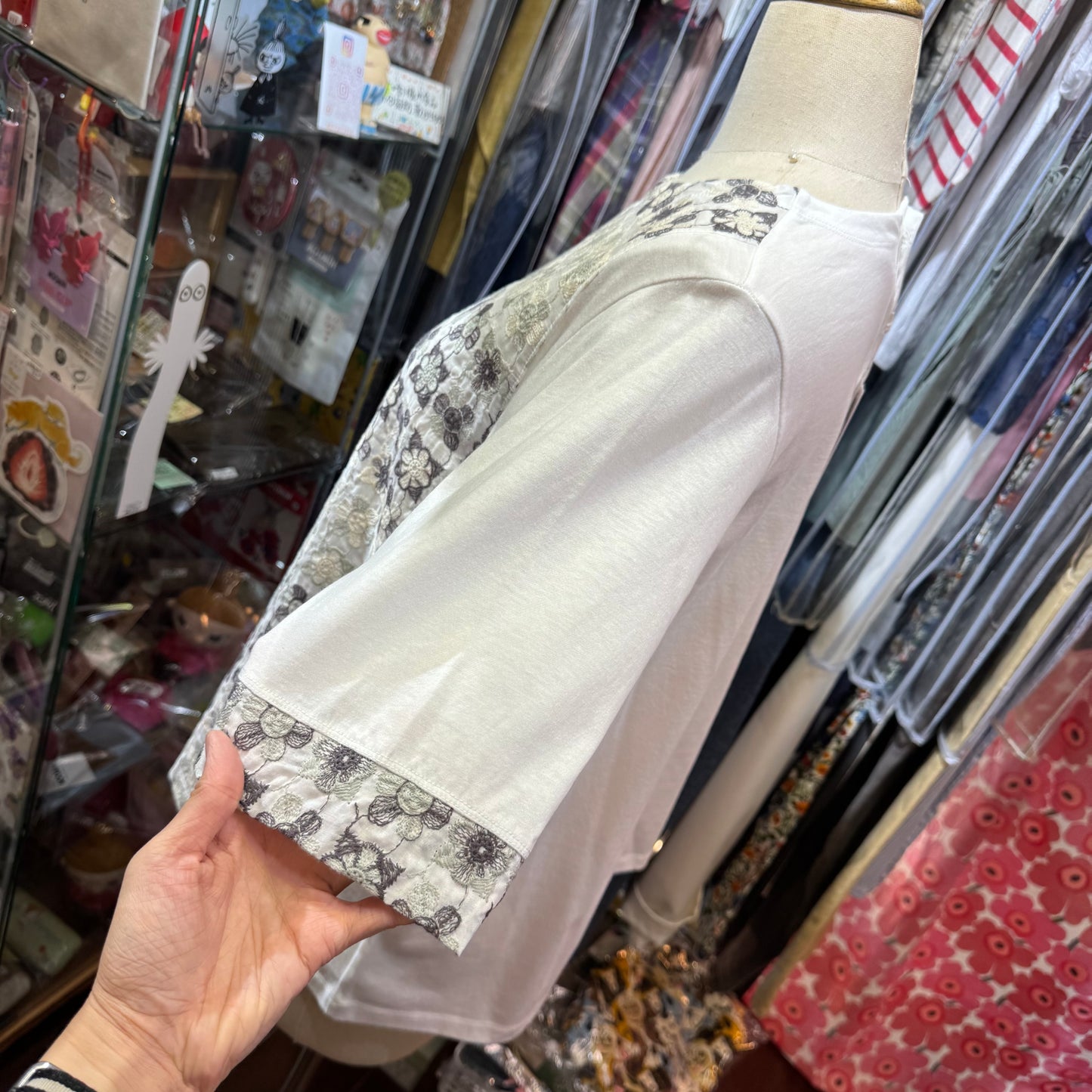 Castle Combre... Embroidery White T-shirt, made in Japan