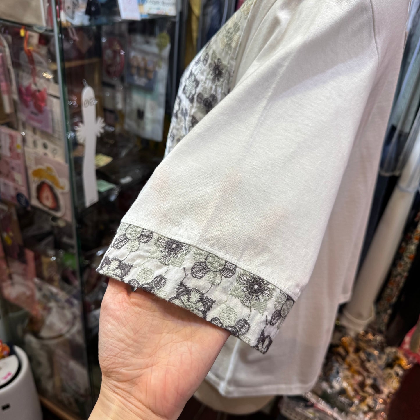 Castle Combre... Embroidery White T-shirt, made in Japan