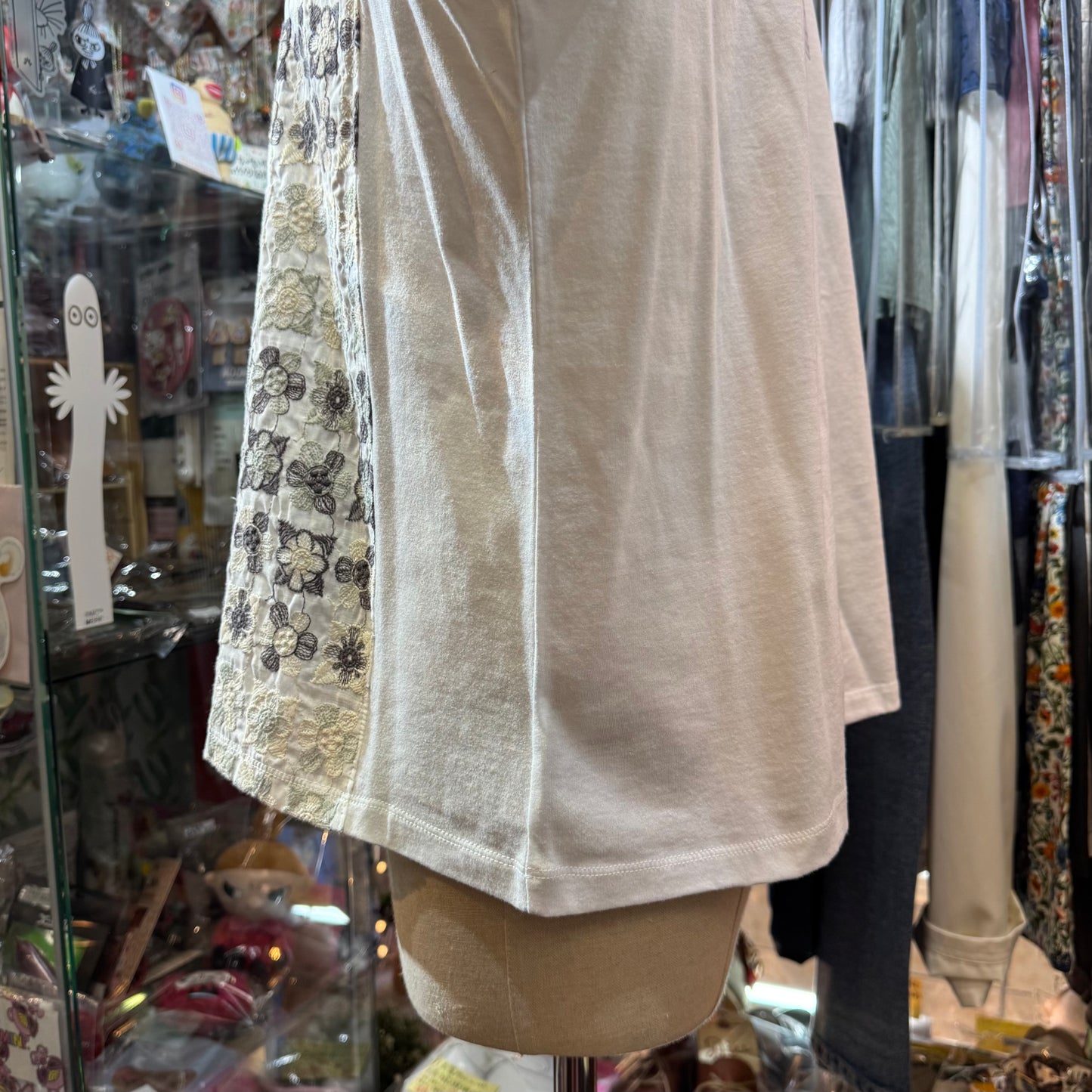 Castle Combre... Embroidery White T-shirt, made in Japan