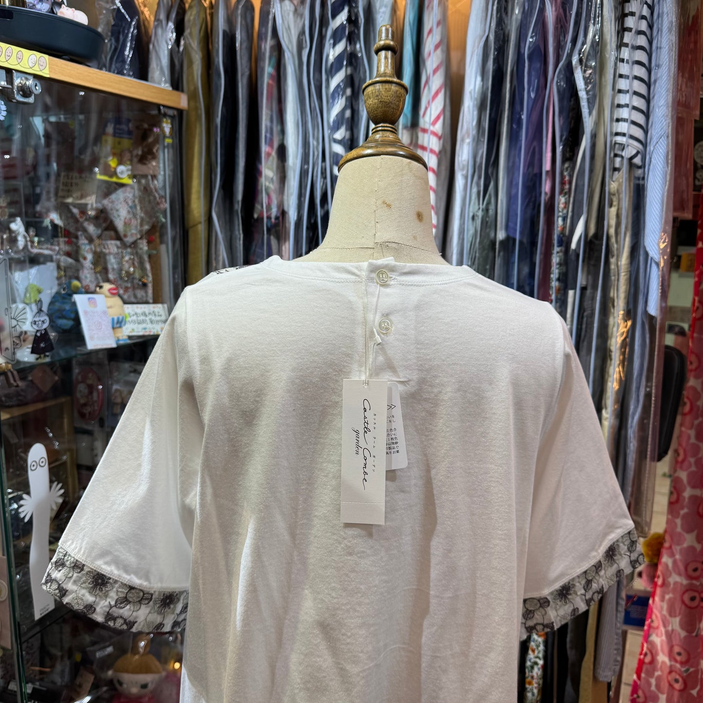Castle Combre... Embroidery White T-shirt, made in Japan