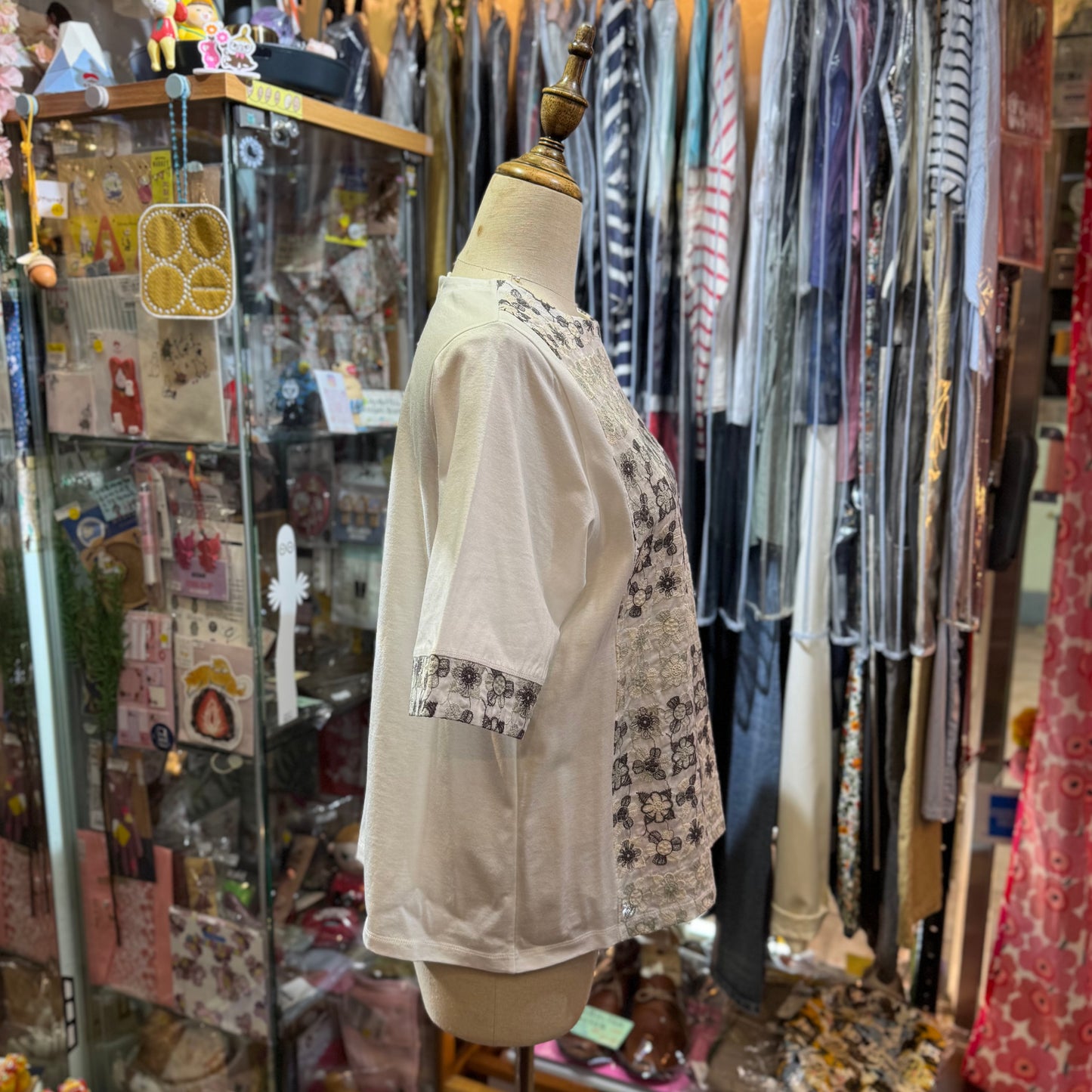 Castle Combre... Embroidery White T-shirt, made in Japan