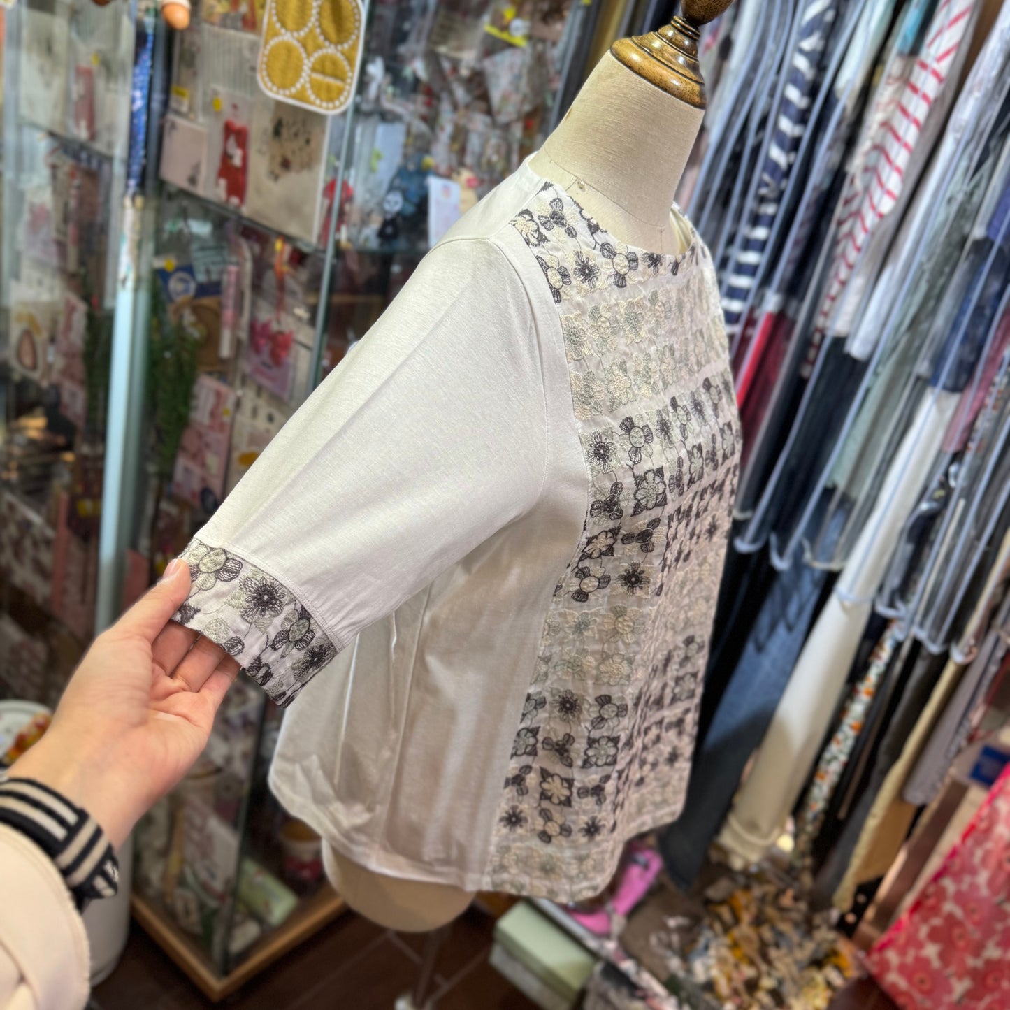 Castle Combre... Embroidery White T-shirt, made in Japan