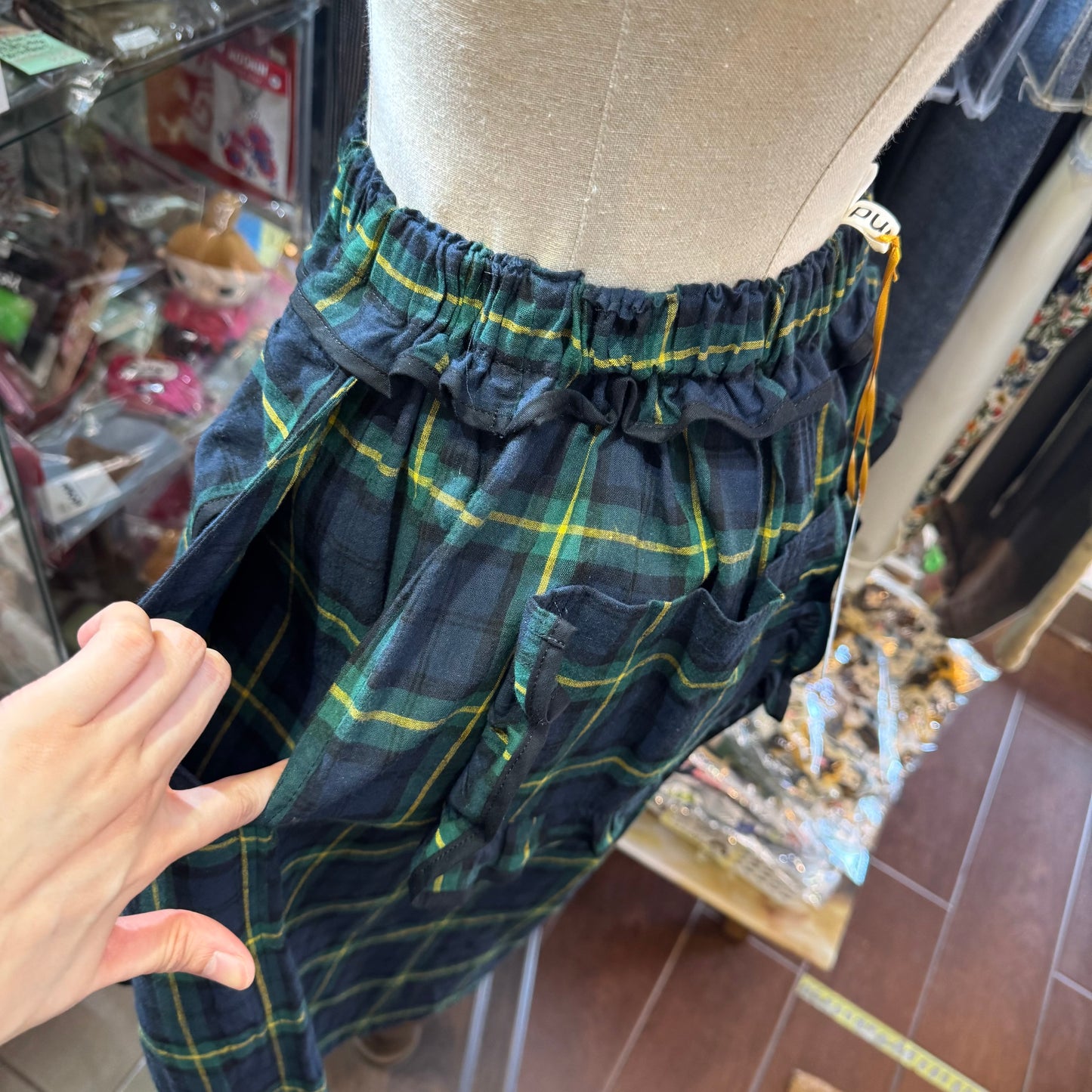 Drowse and yet… Green Checked Short Pants, made in Japan