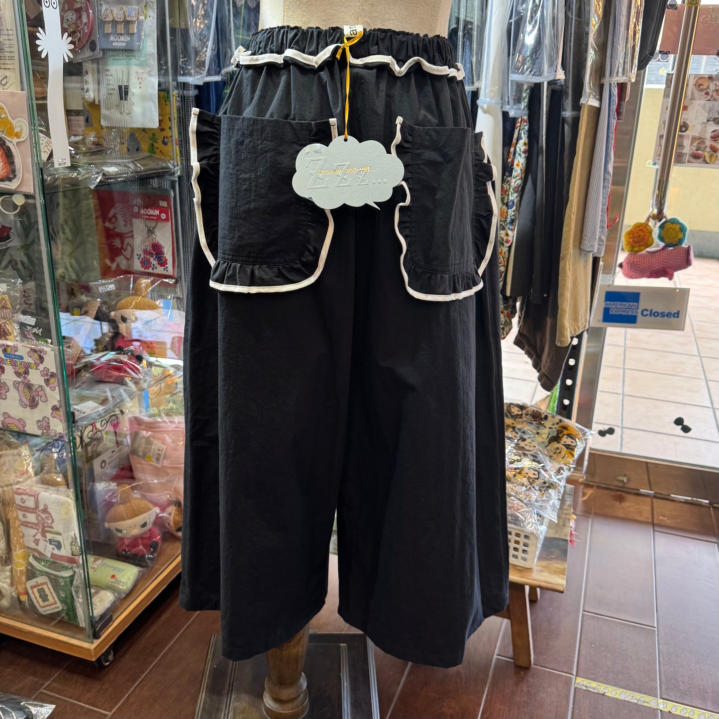 Drowse and yet… Frill Black Pants, made in Japan