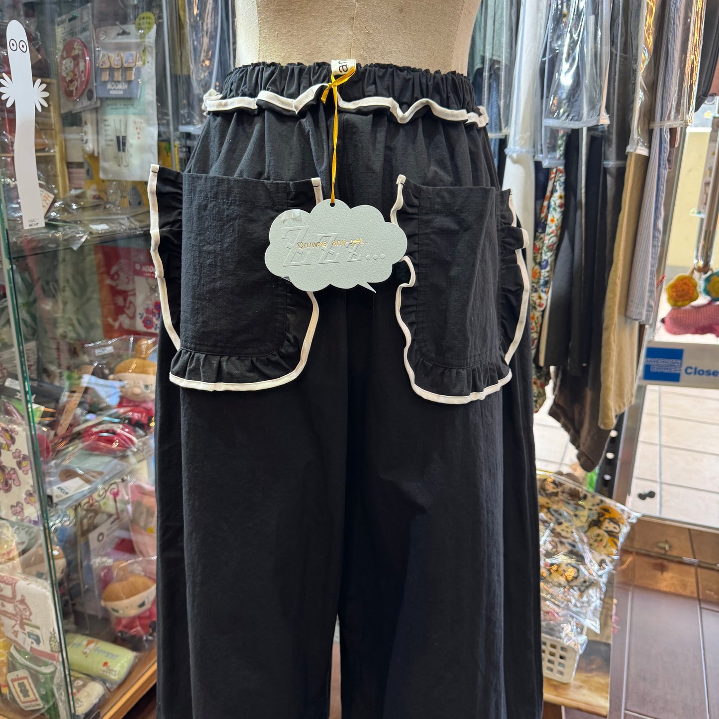 Drowse and yet… Frill Black Pants, made in Japan