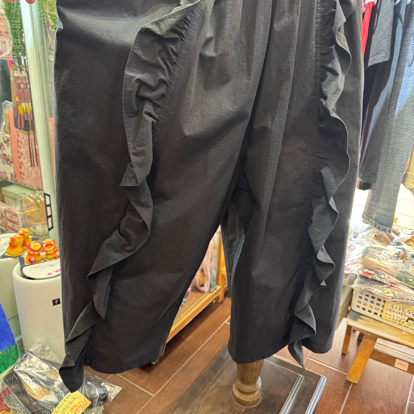 Drowse and yet… Frill Black Pants, made in Japan