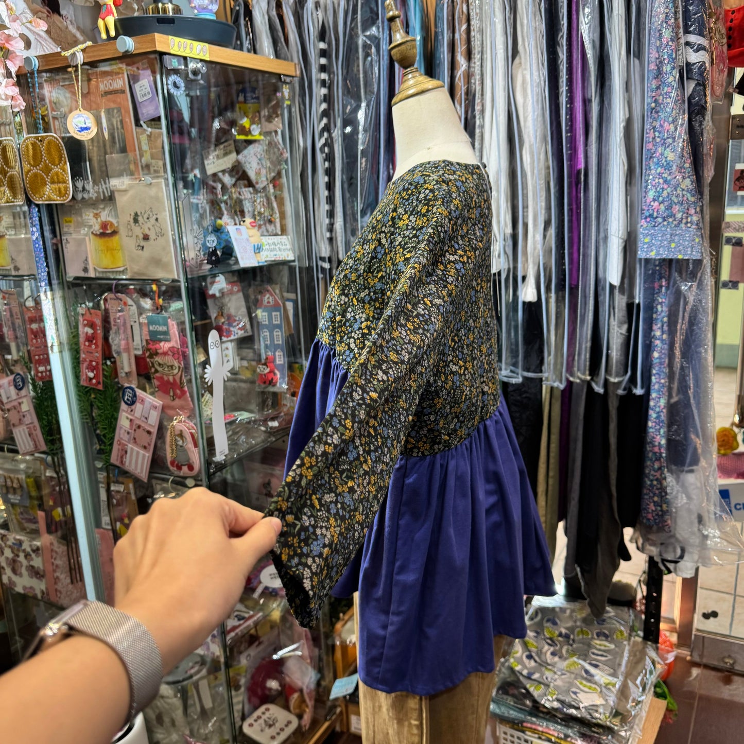 EXTRA20- Lueuf Floral Top, 2 Colors, made in Japan