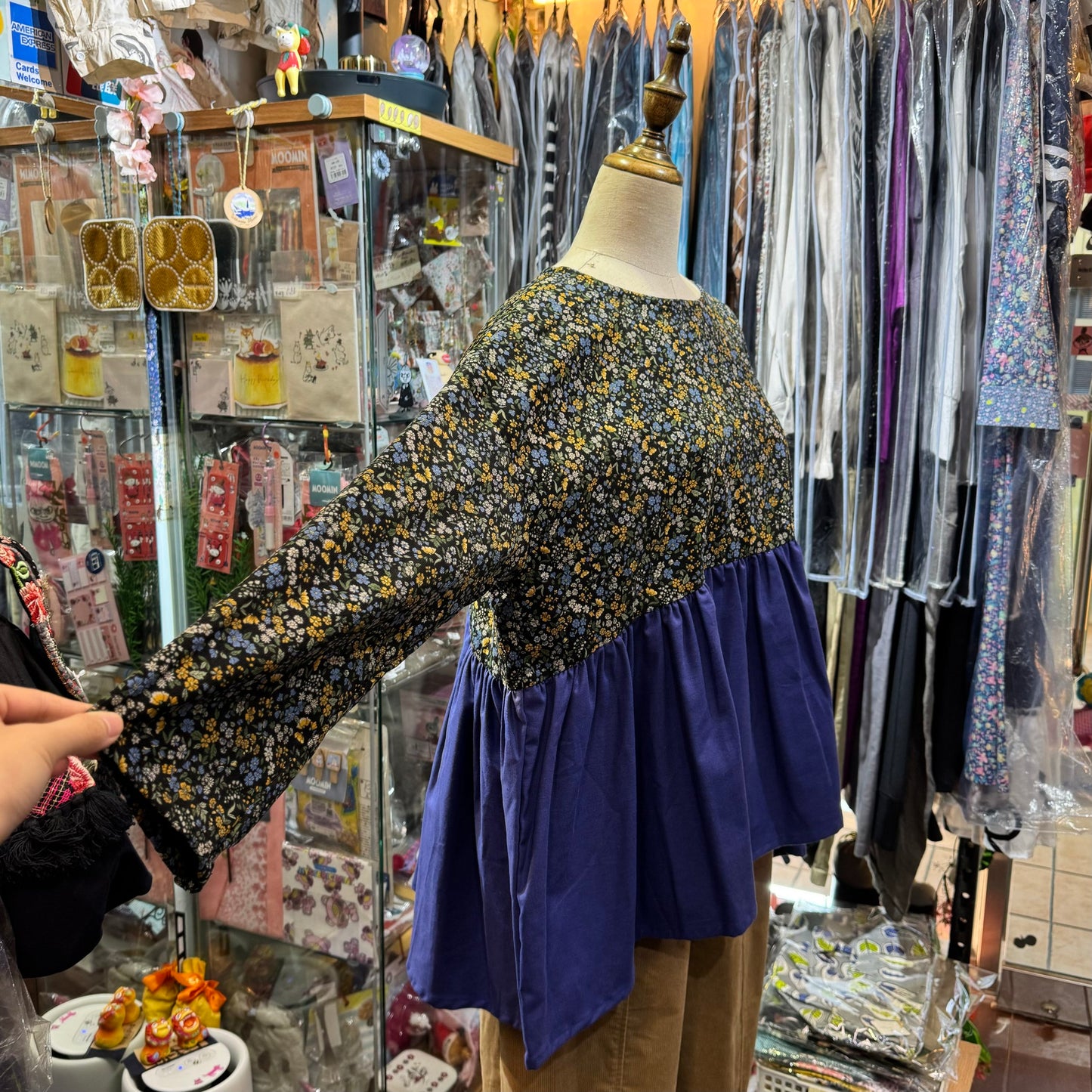 EXTRA20- Lueuf Floral Top, 2 Colors, made in Japan