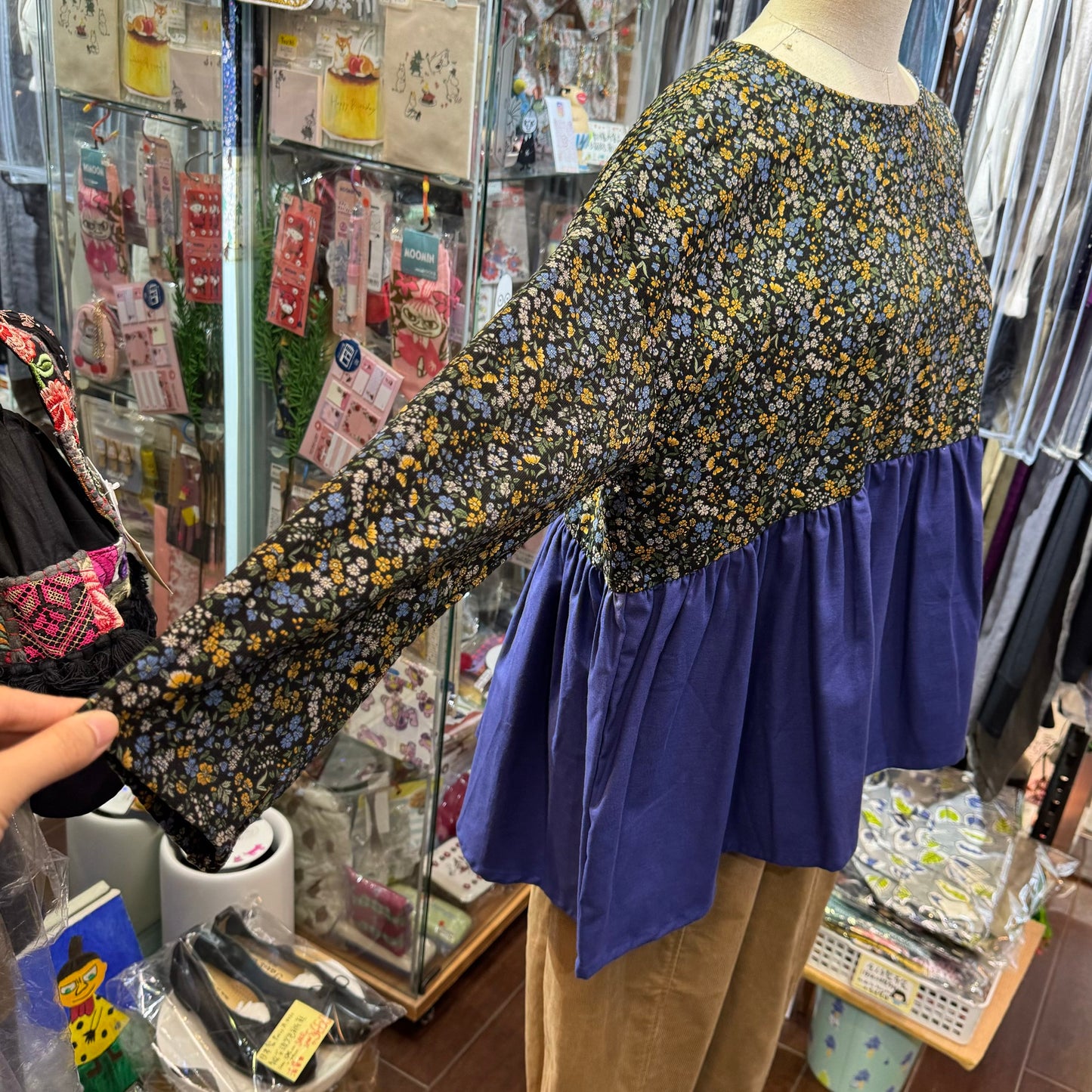 EXTRA20- Lueuf Floral Top, 2 Colors, made in Japan
