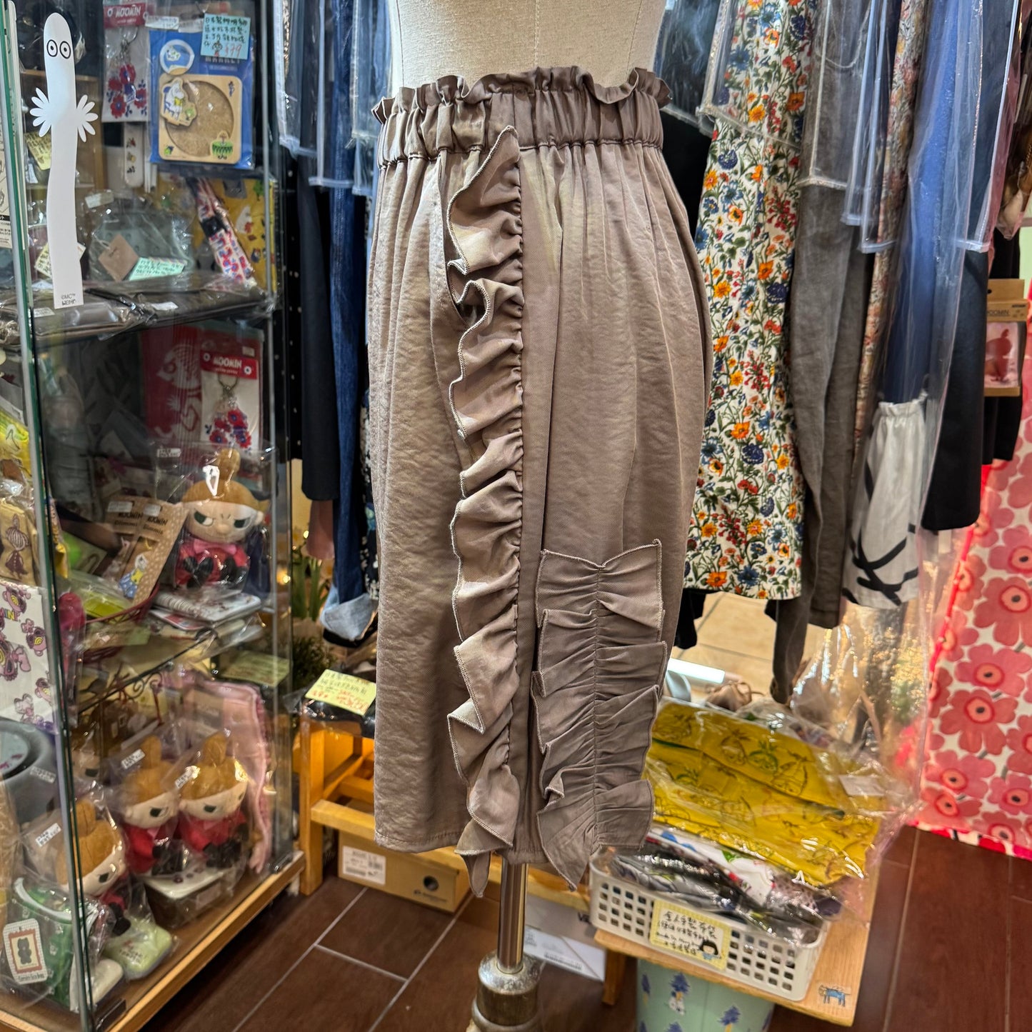 EXTRA30- Unica Brown Frill Shorts, Size F (155-165)