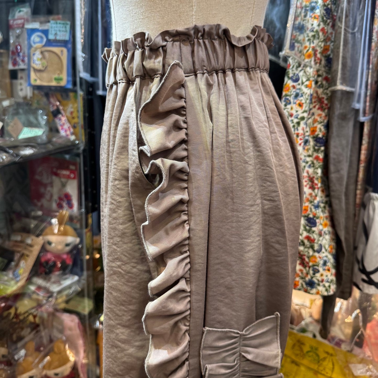 EXTRA30- Unica Brown Frill Shorts, Size F (155-165)