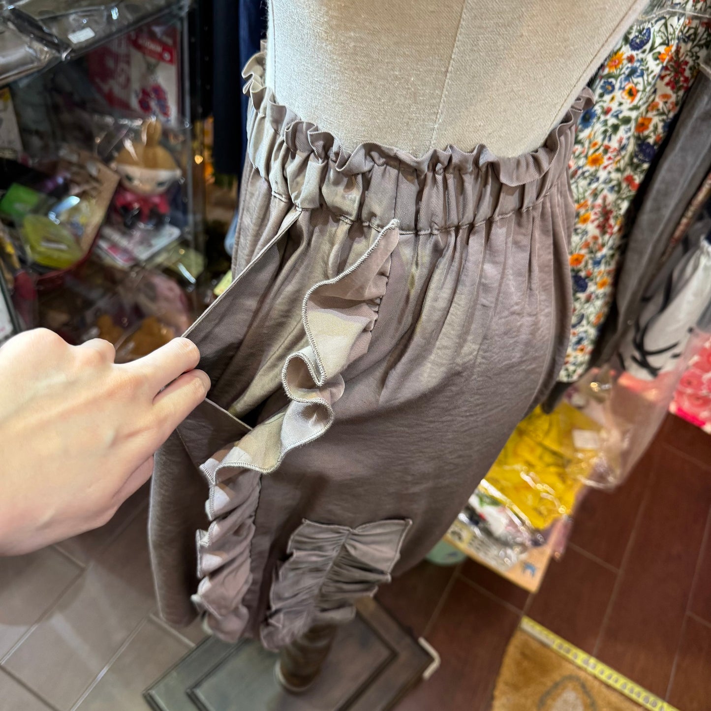 EXTRA30- Unica Brown Frill Shorts, Size F (155-165)