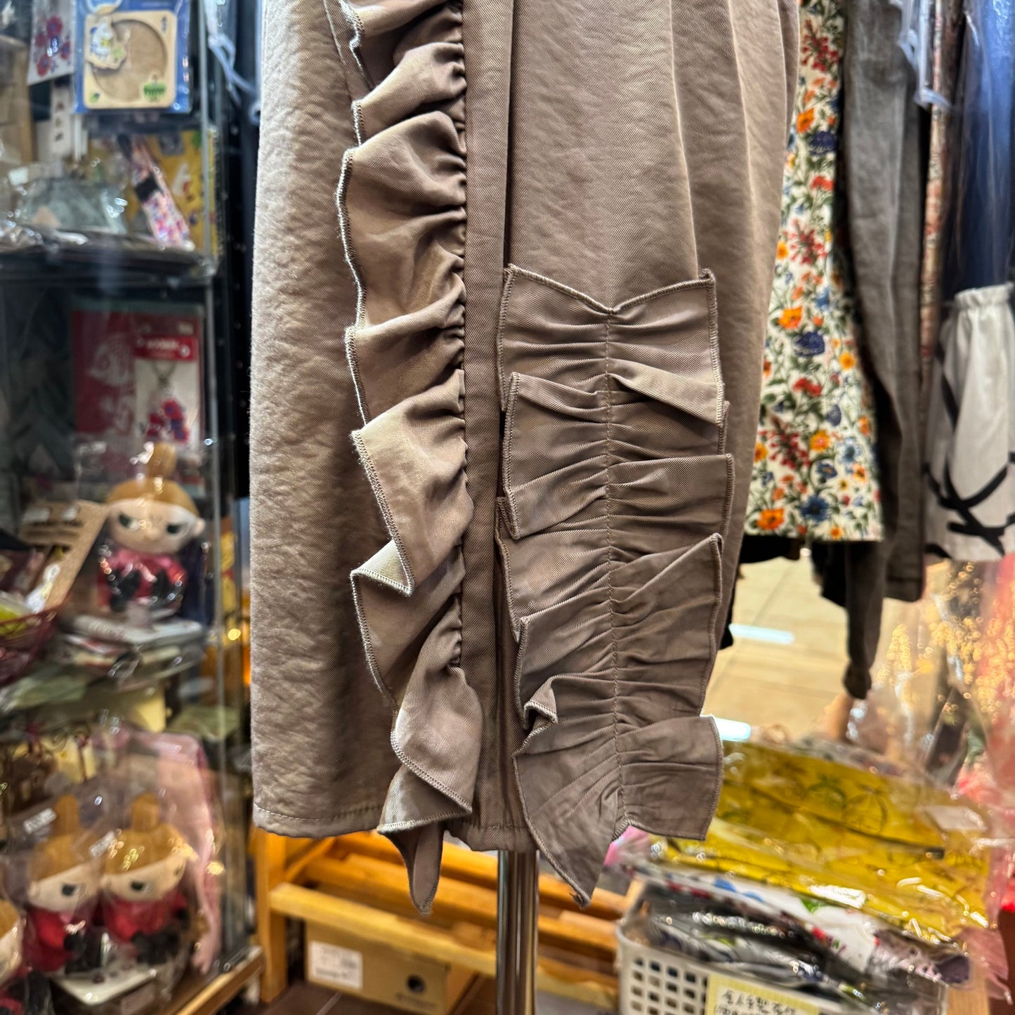 EXTRA30- Unica Brown Frill Shorts, Size F (155-165)