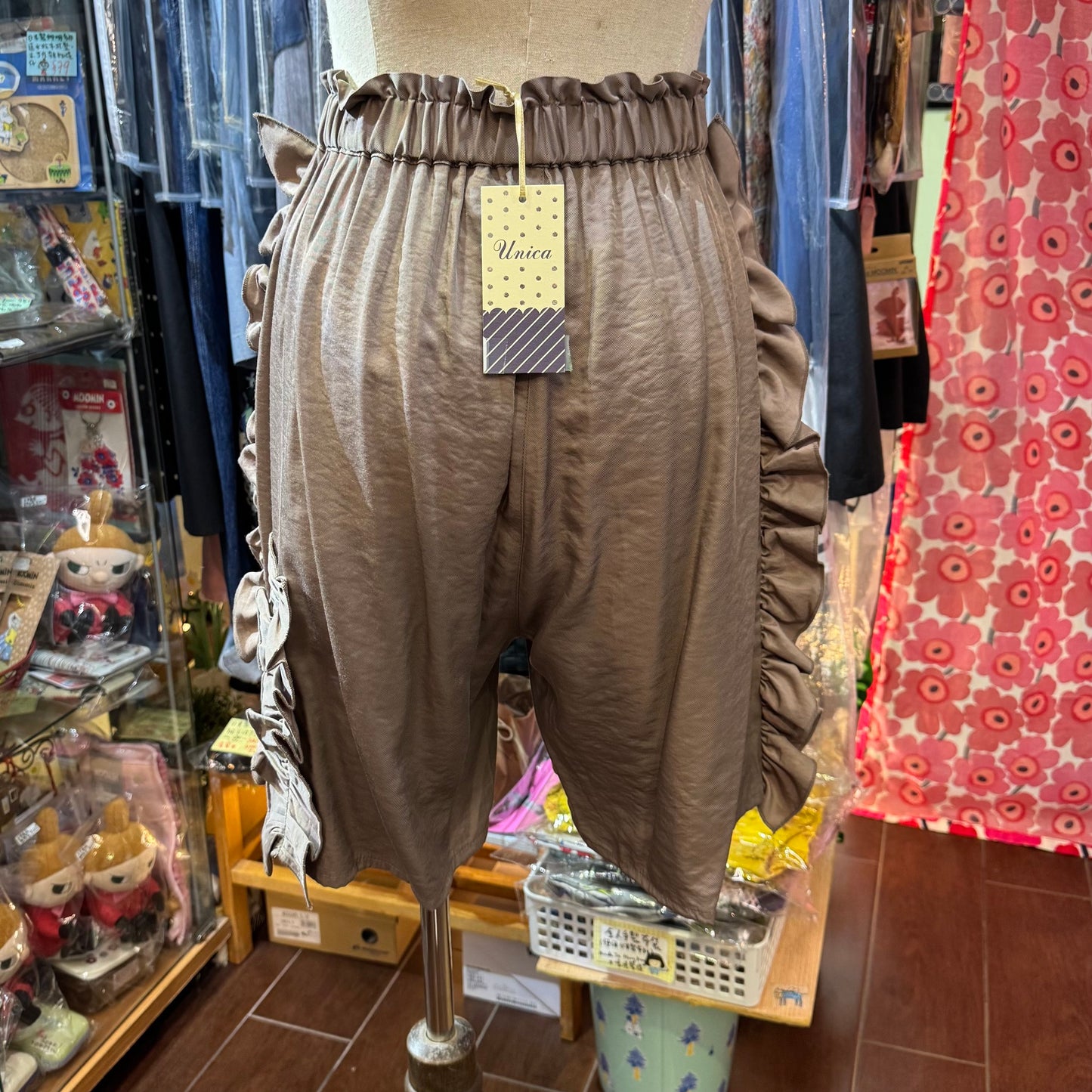 EXTRA30- Unica Brown Frill Shorts, Size F (155-165)
