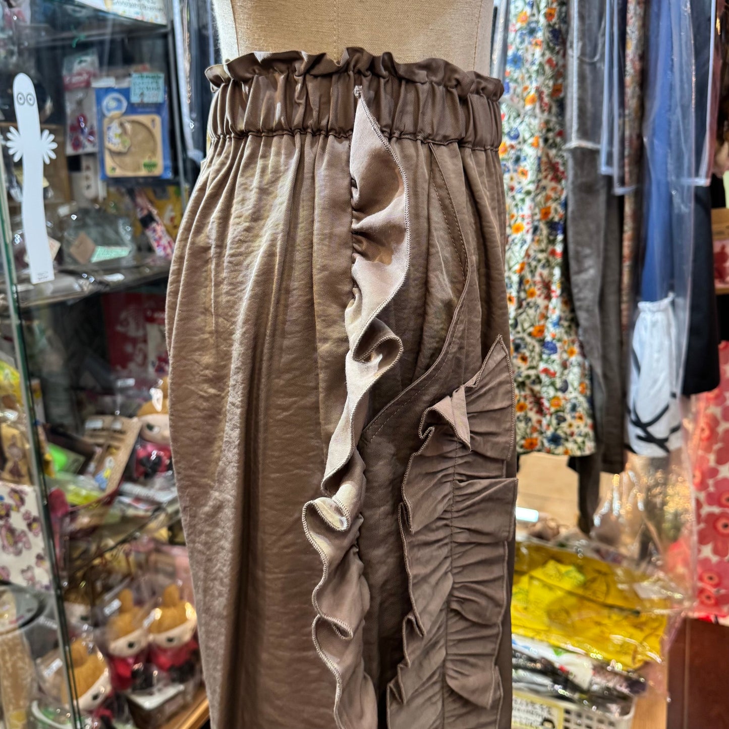 EXTRA30- Unica Brown Frill Shorts, Size F (155-165)