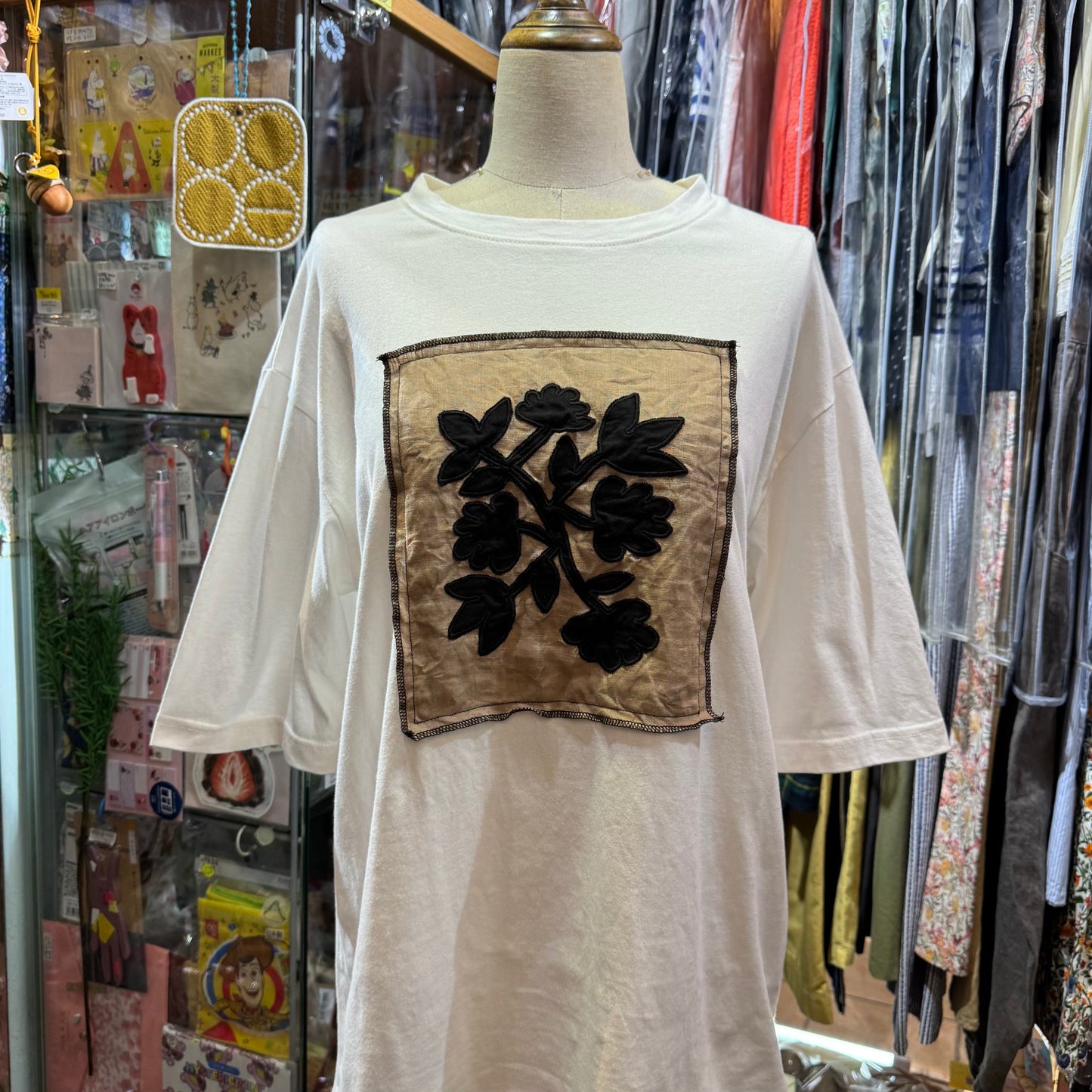 Doux Bleu Embroidery White T-shirt, made in India