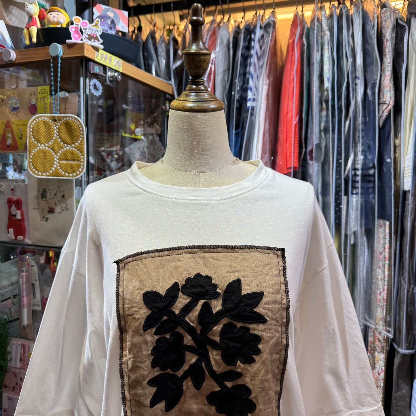 Doux Bleu Embroidery White T-shirt, made in India
