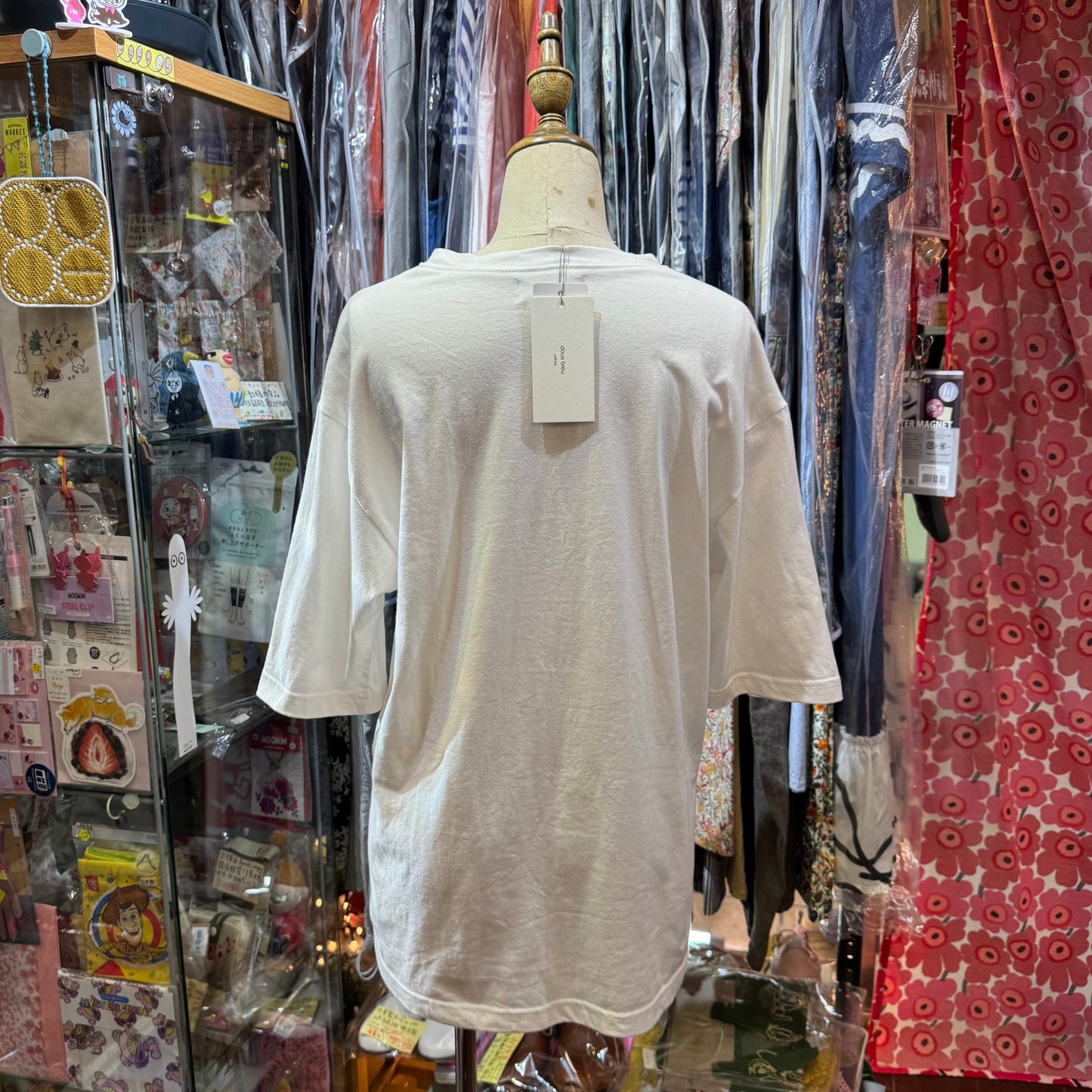 Doux Bleu Embroidery White T-shirt, made in India