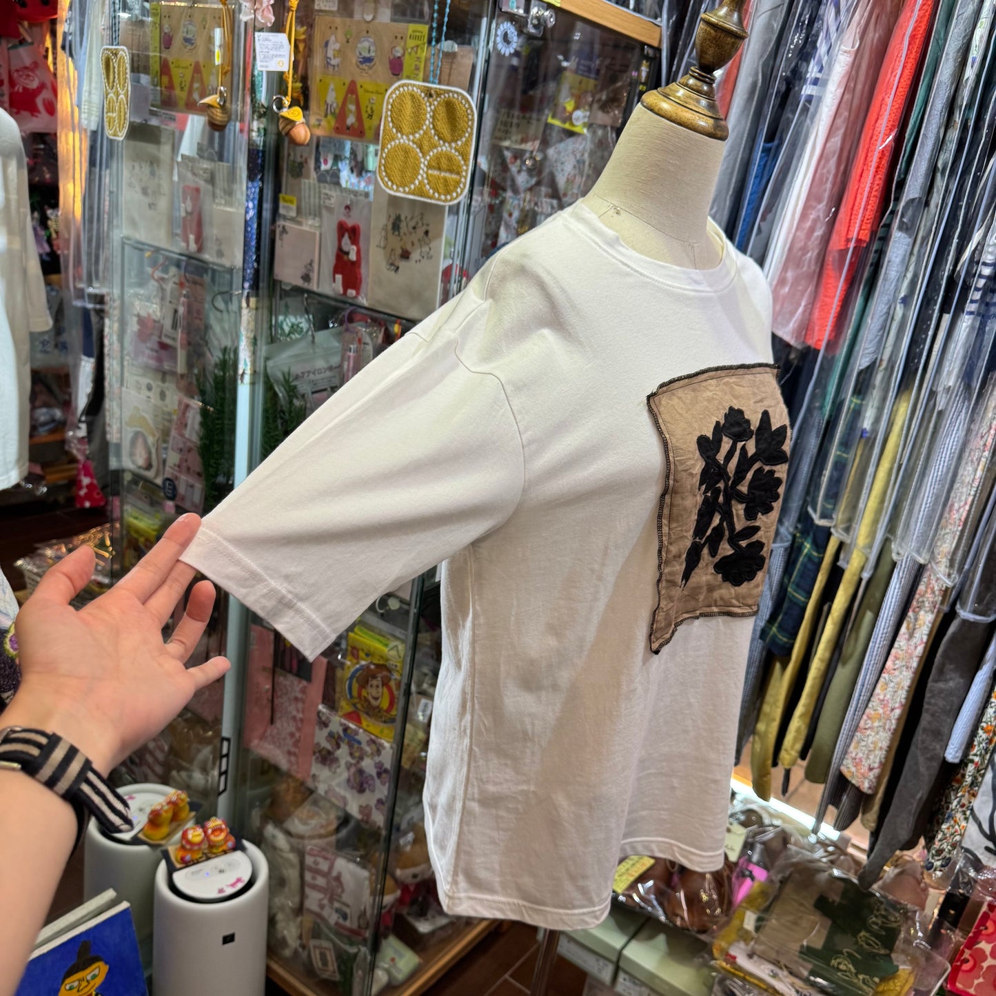 Doux Bleu Embroidery White T-shirt, made in India
