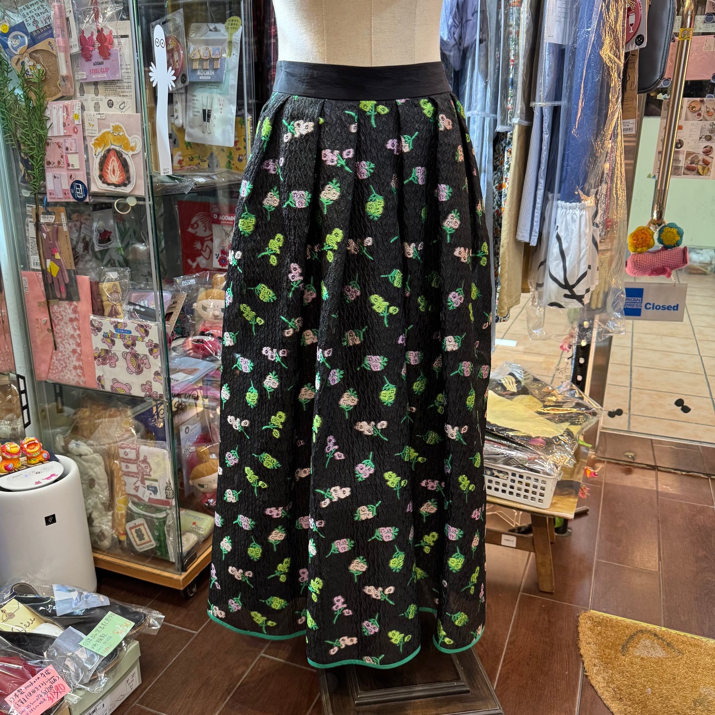Kittle Black Flower Jacquard Skirt, made in Korea