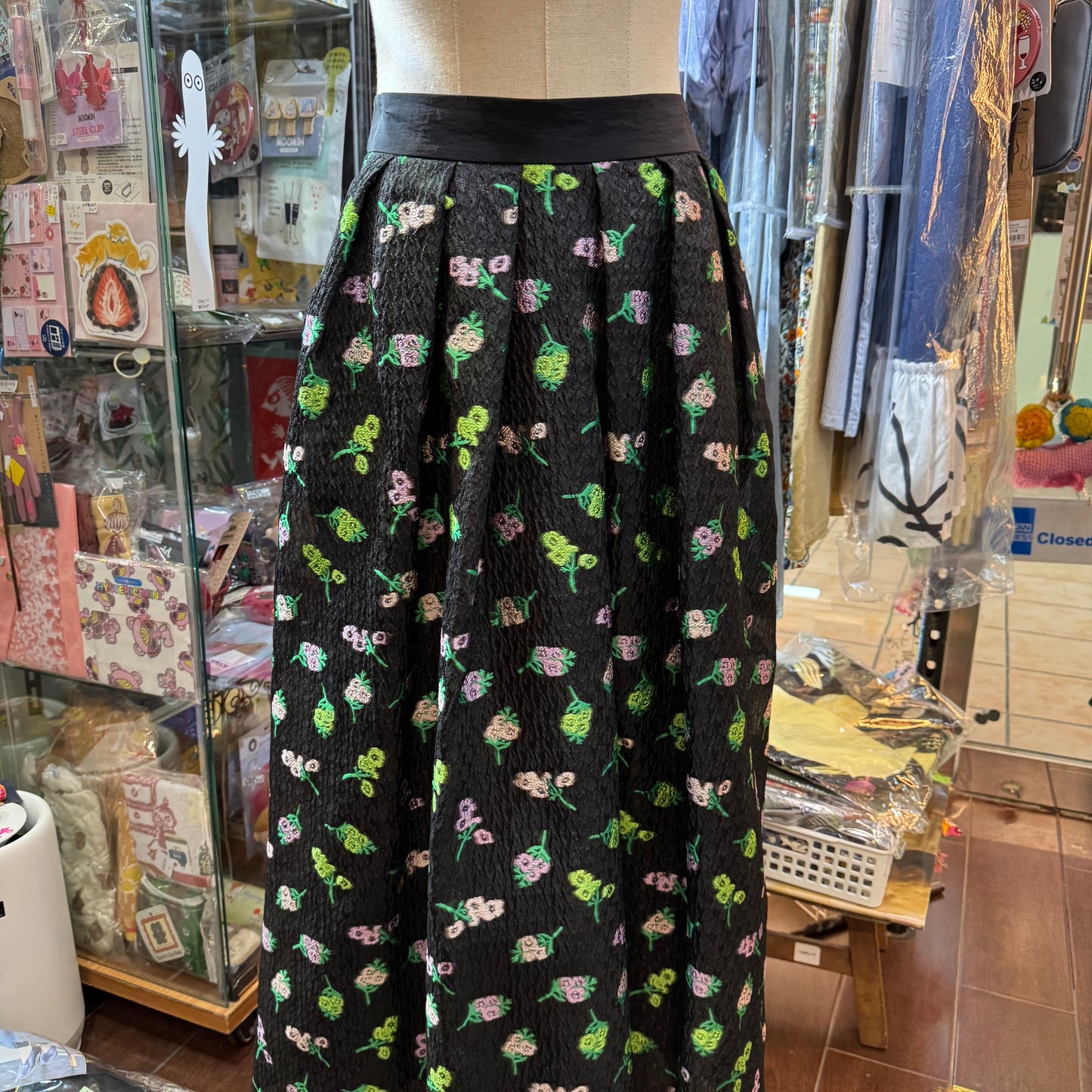 Kittle Black Flower Jacquard Skirt, made in Korea