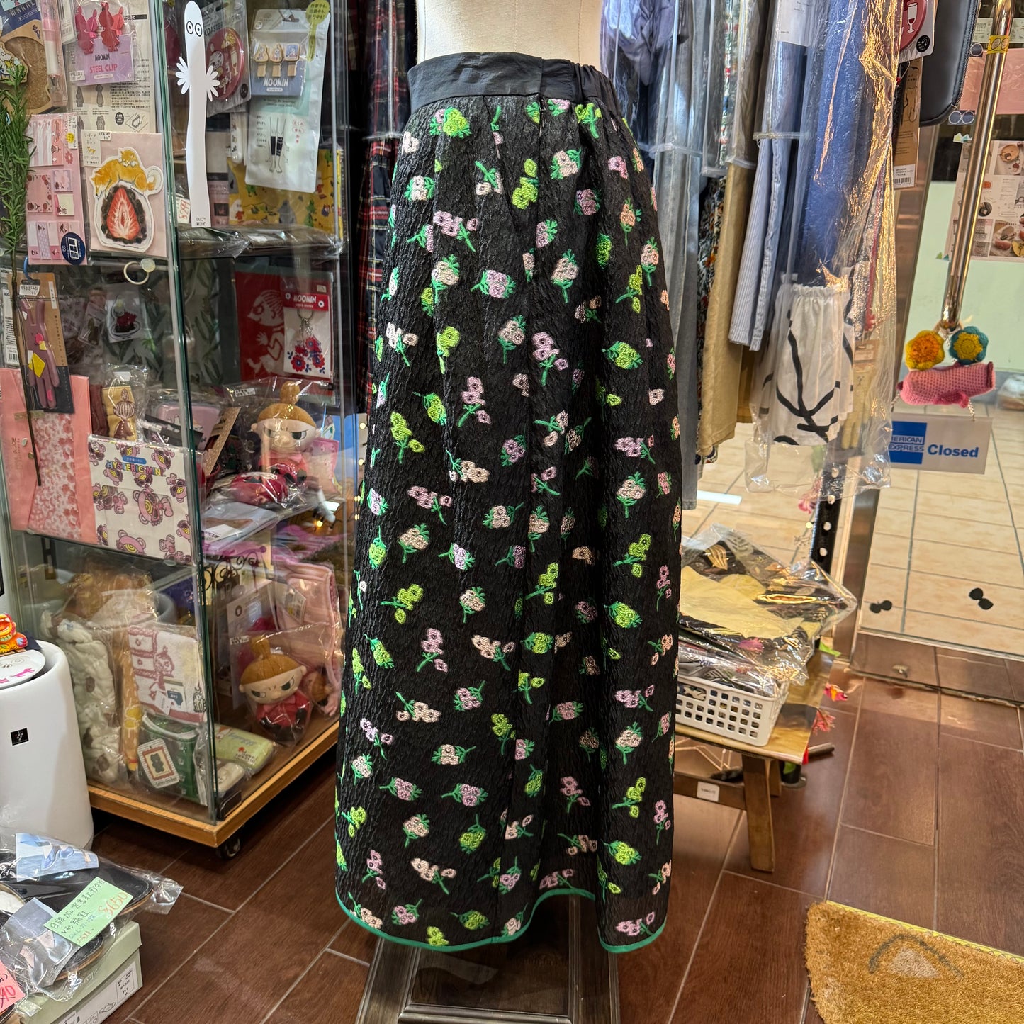 Kittle Black Flower Jacquard Skirt, made in Korea