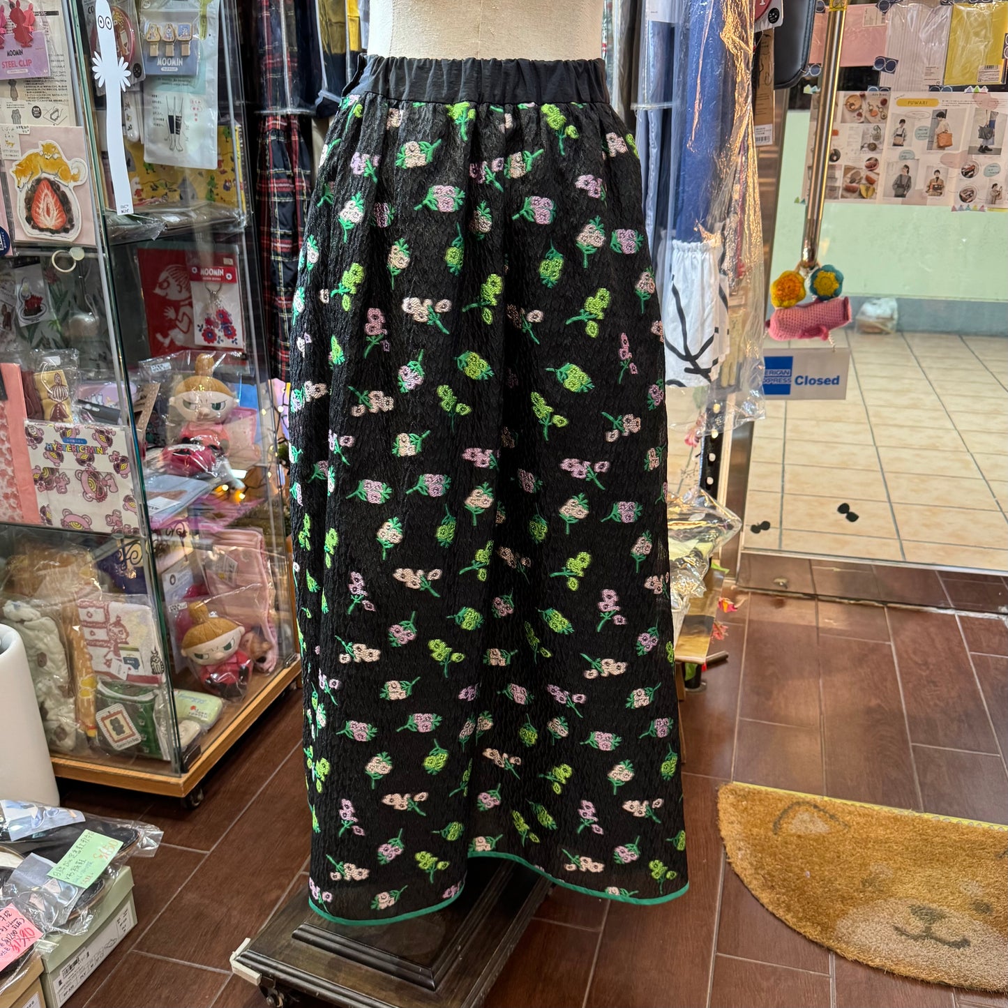Kittle Black Flower Jacquard Skirt, made in Korea