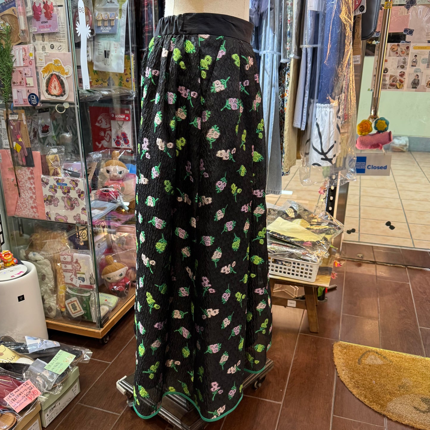 Kittle Black Flower Jacquard Skirt, made in Korea