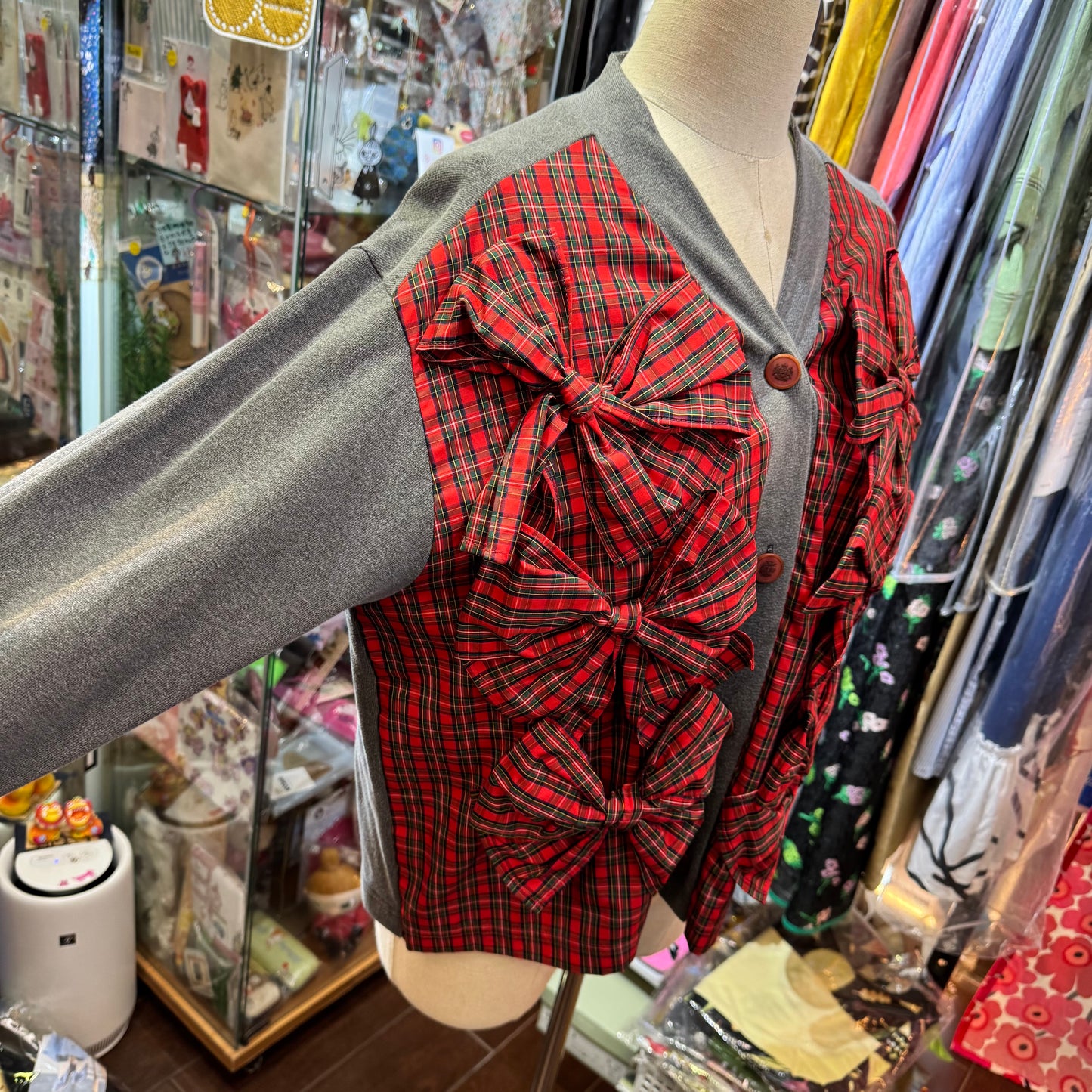 Drowse and Yet… Checked Ribbon Charcoal Cardigan, made in Japan