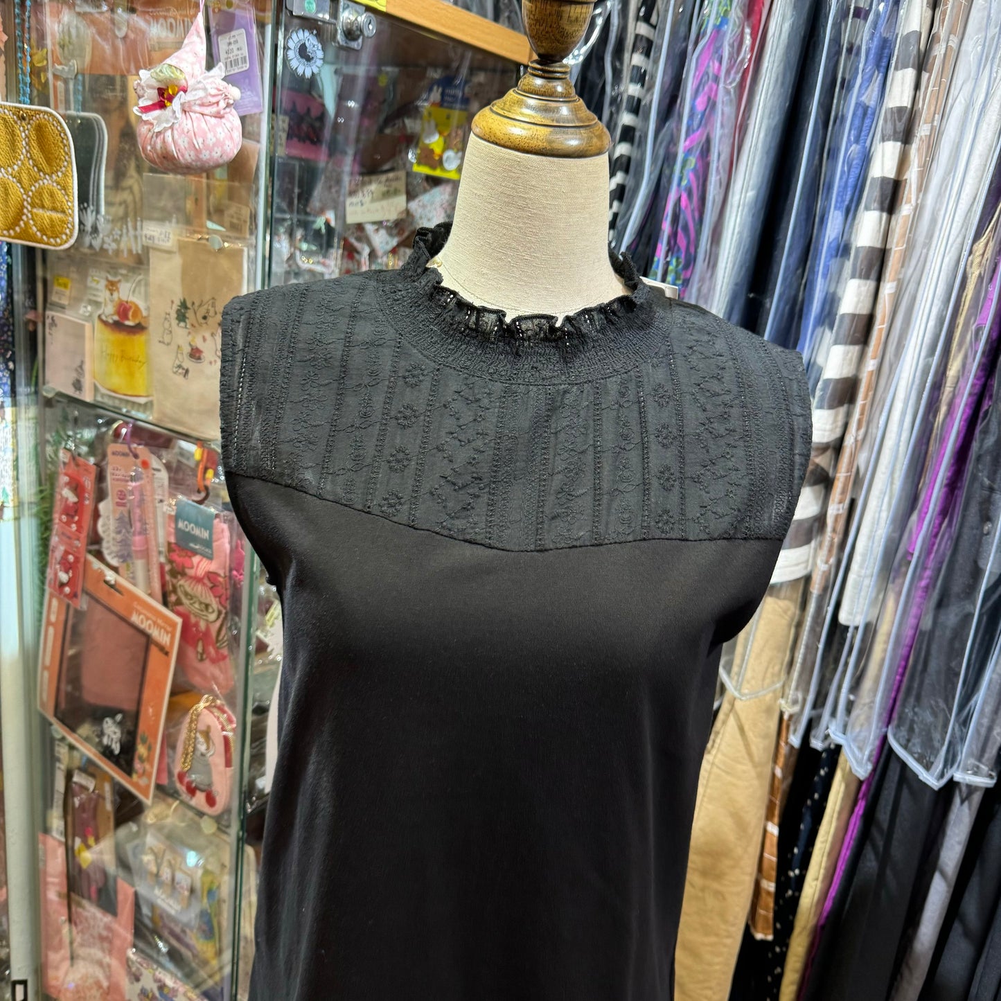 Sale- Le colis Lace Vest Top, 2 Colors