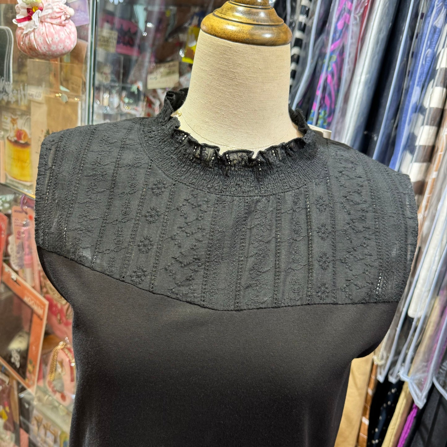 Sale- Le colis Lace Vest Top, 2 Colors