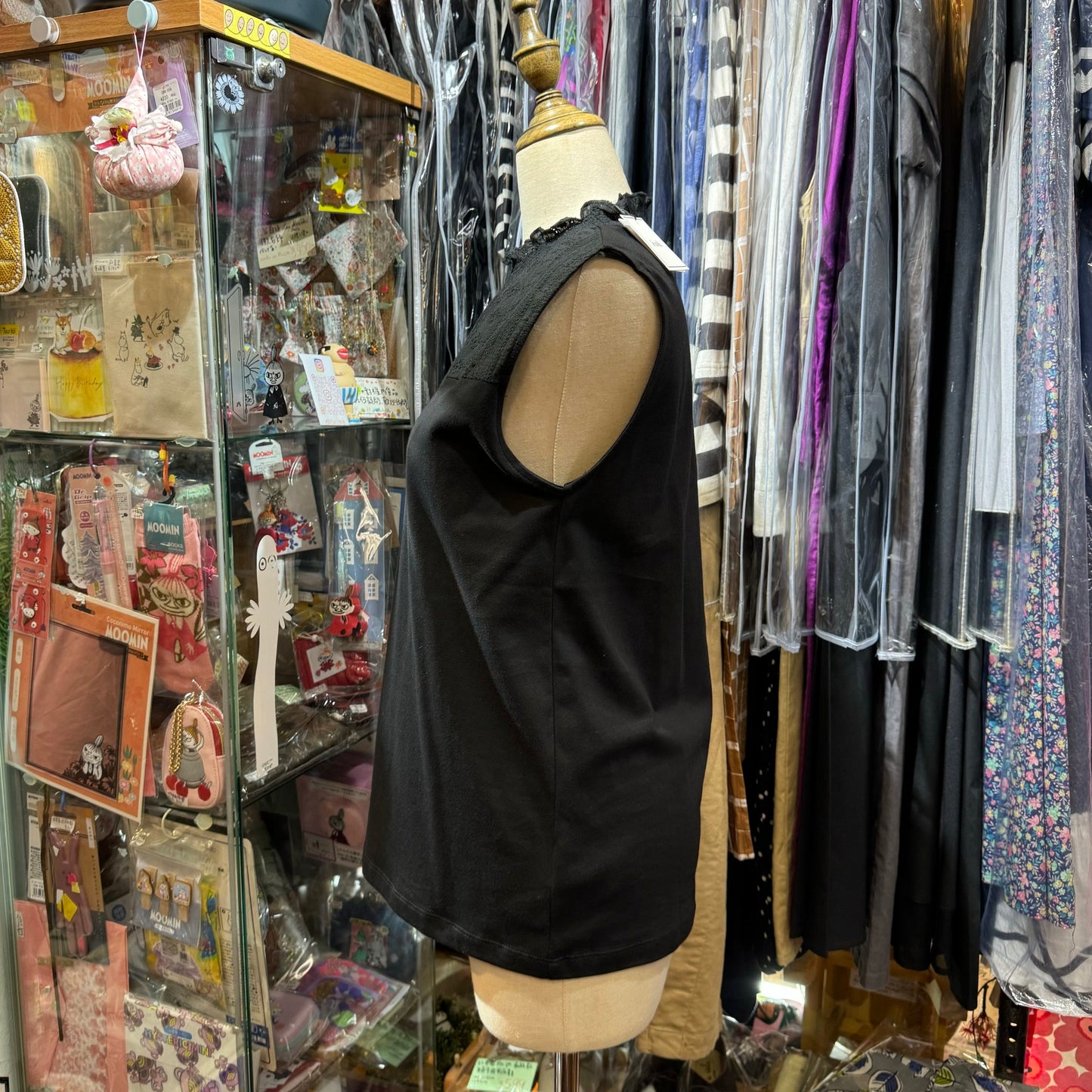Sale- Le colis Lace Vest Top, 2 Colors