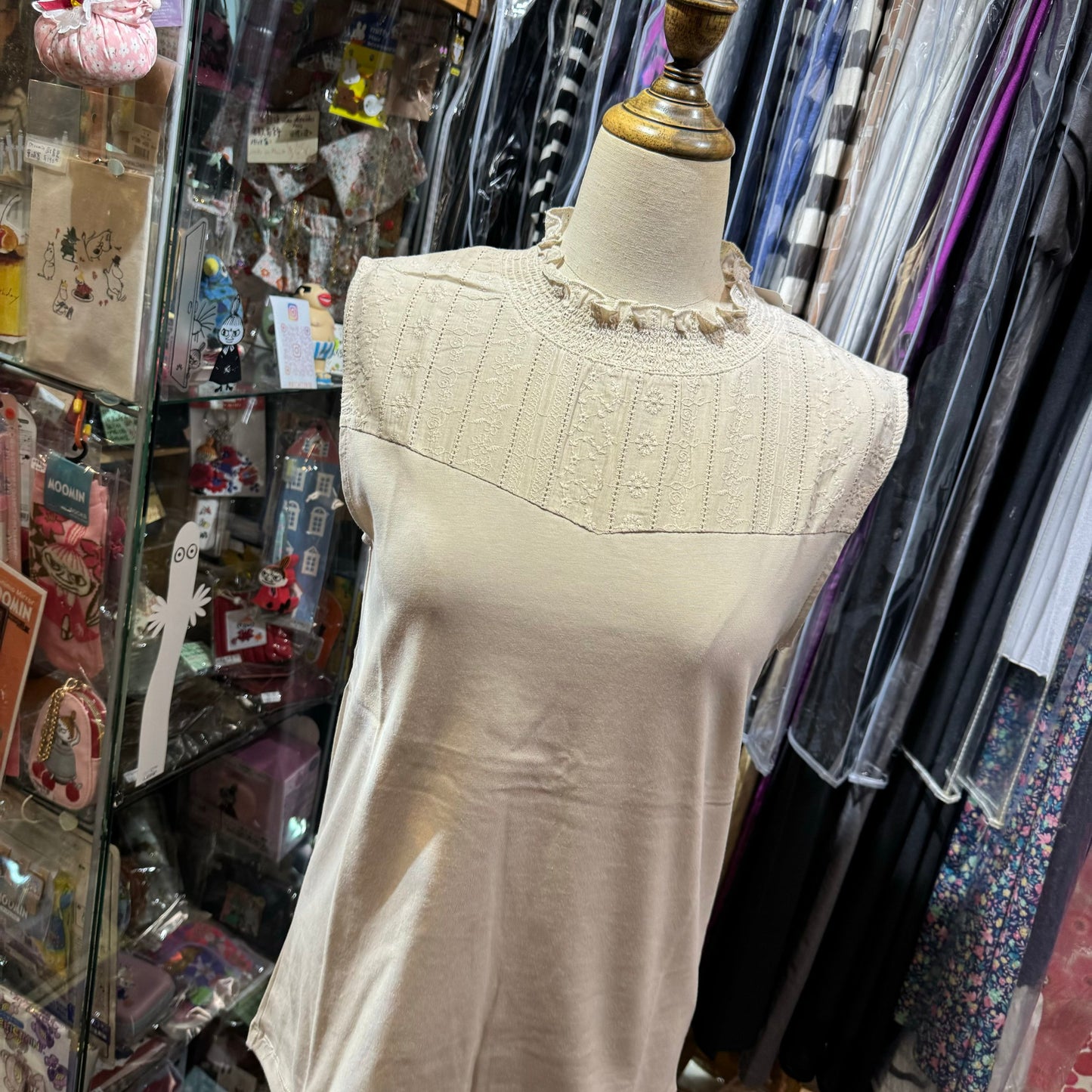 Sale- Le colis Lace Vest Top, 2 Colors