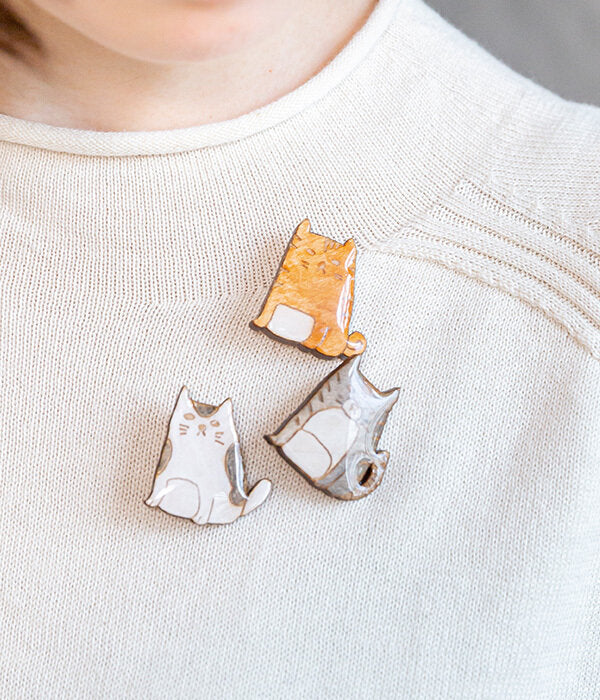 Kanmi Cats Wooden brooches, made in Japan