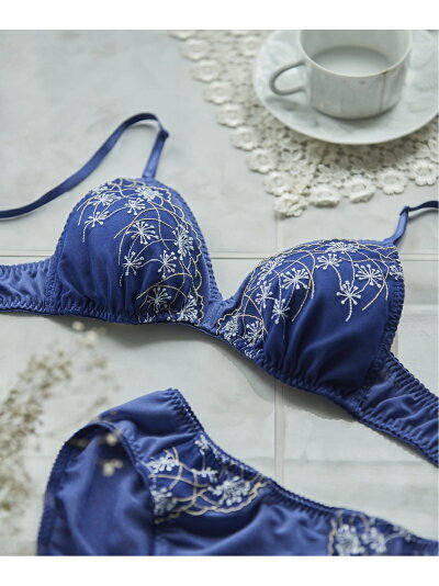 Sale- Une nana cool Navy Lace Set (Wireless Bra and Underwear), made in Japan
