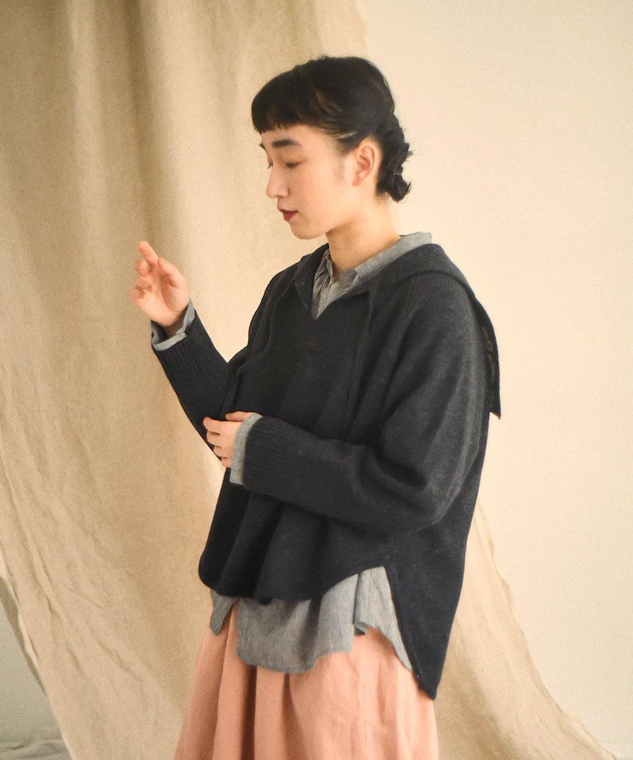 Tumugu Charcoal Embroidery Sweater