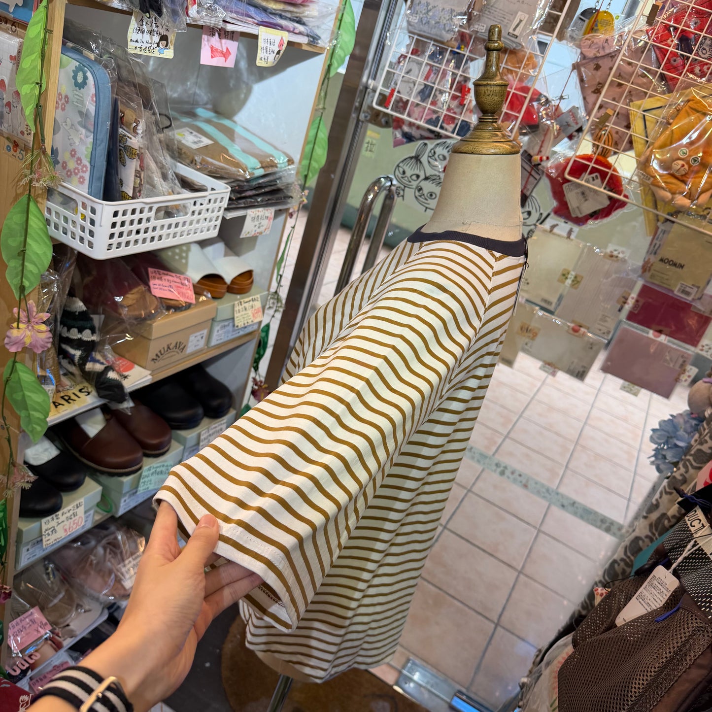 Le colis Beige Striped T-shirt, Cool Comfort Fabric