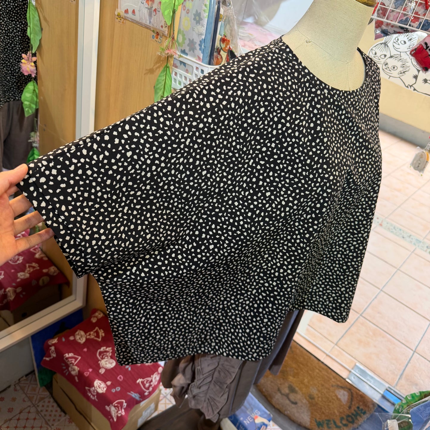 Mizuiro Ind Print Black Pullover Blouse, made in Japan