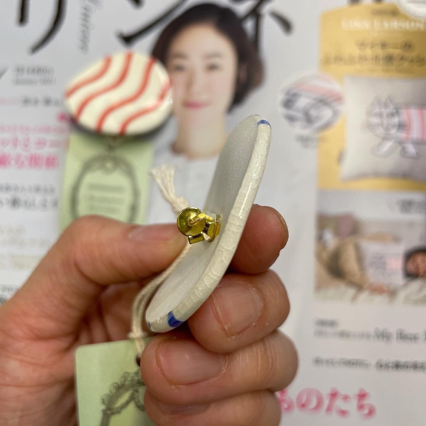 Sale- nesessaire Ceramics Brooches,  2 Colors, made in Japan