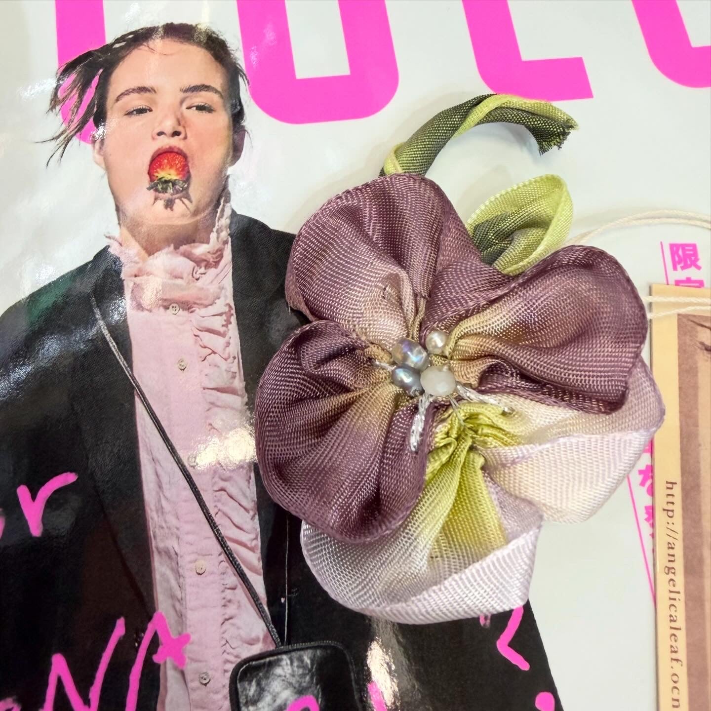 AngelicaLeaf  Vintage Ribbon Pansy Brooch, made in Japan