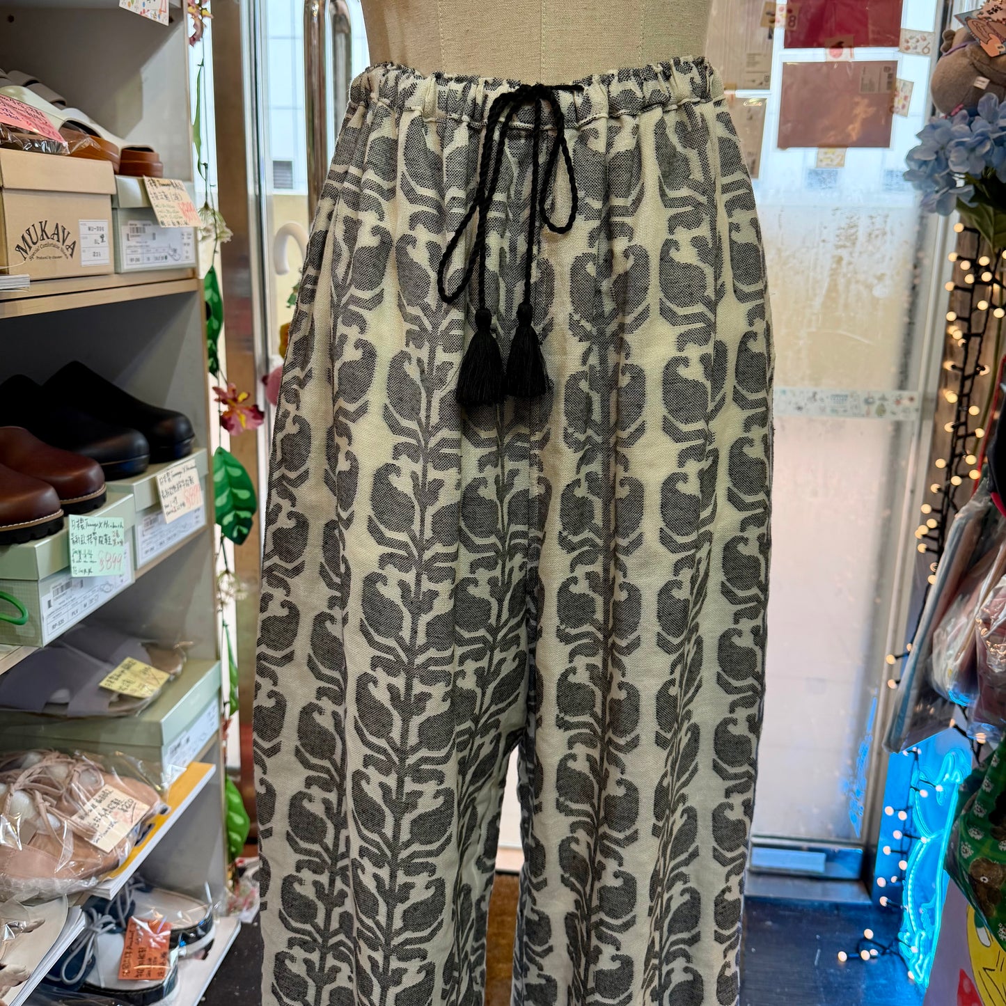 e’ternite’ de Soi-e Jacquard Pants, made in India