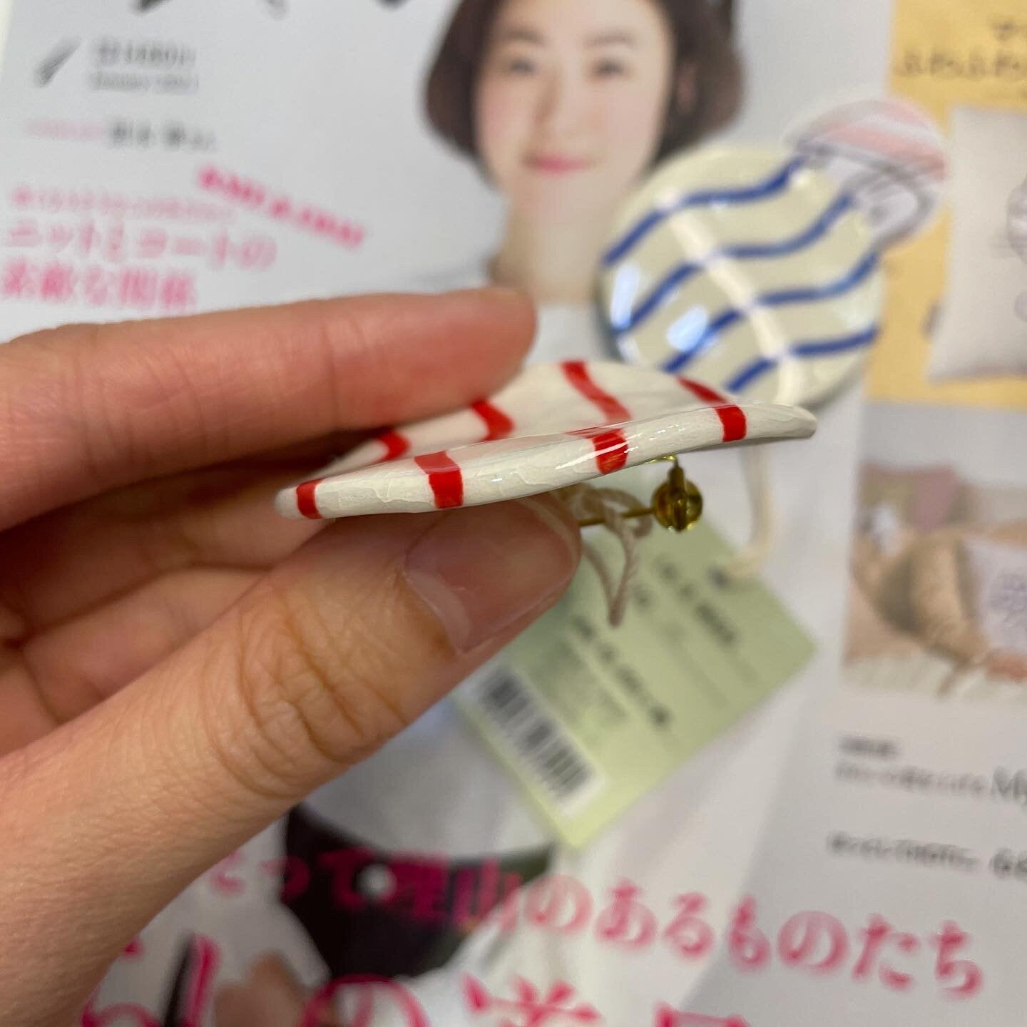 Sale- nesessaire Ceramics Brooches,  2 Colors, made in Japan