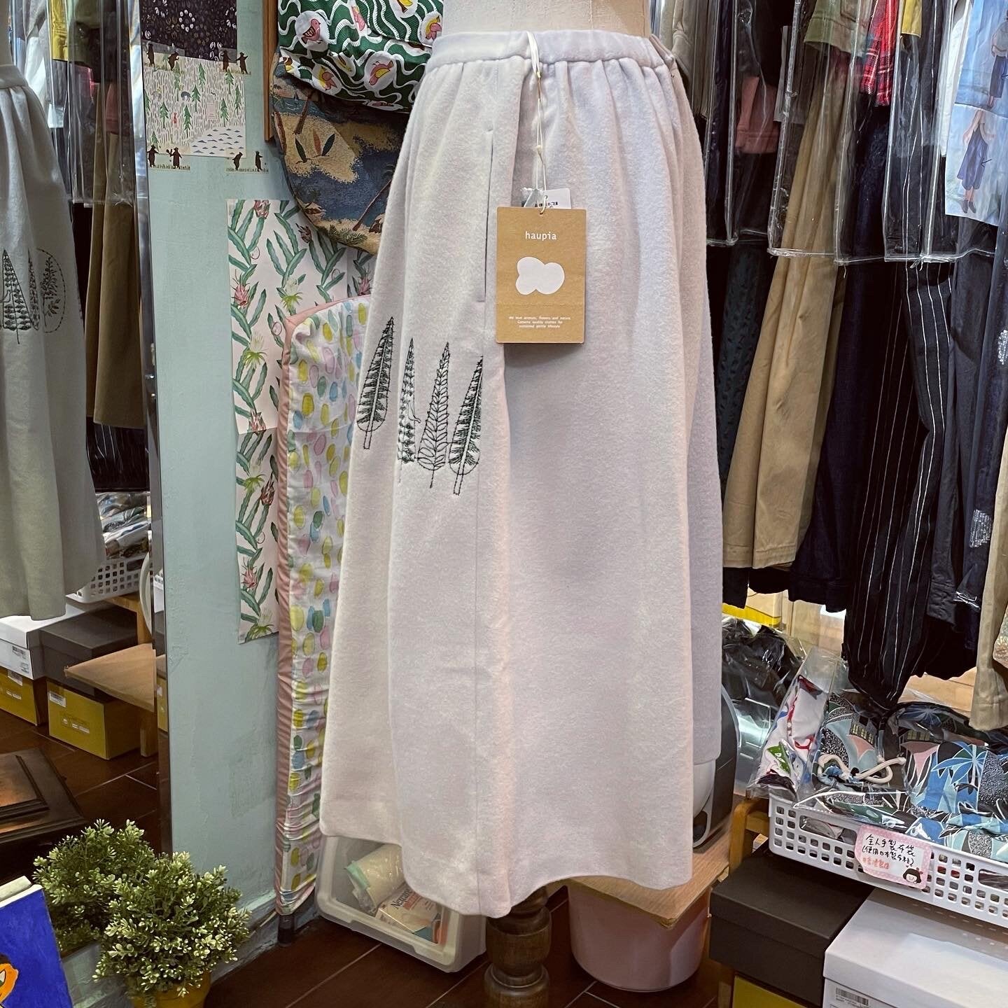 EXTRA20- Haupia Oak Embroidery Grey Skirt, made in Japan