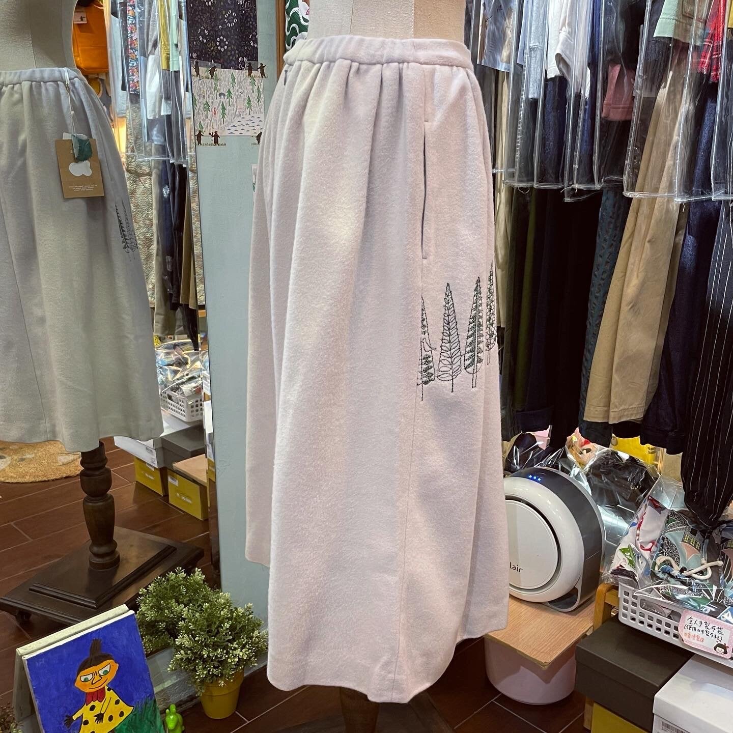EXTRA20- Haupia Oak Embroidery Grey Skirt, made in Japan
