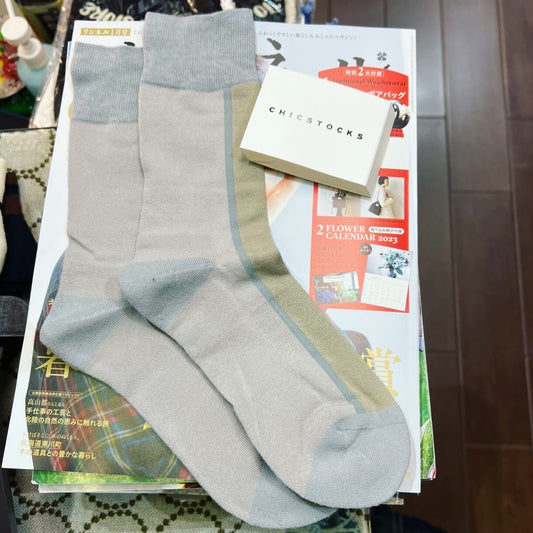 CHICSTOCKS 灰色袜子，日本制造