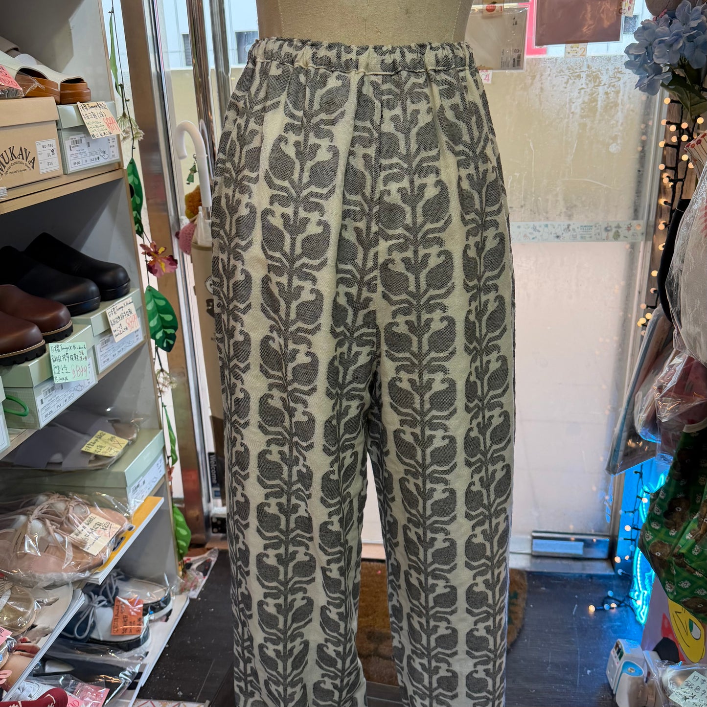 e’ternite’ de Soi-e Jacquard Pants, made in India
