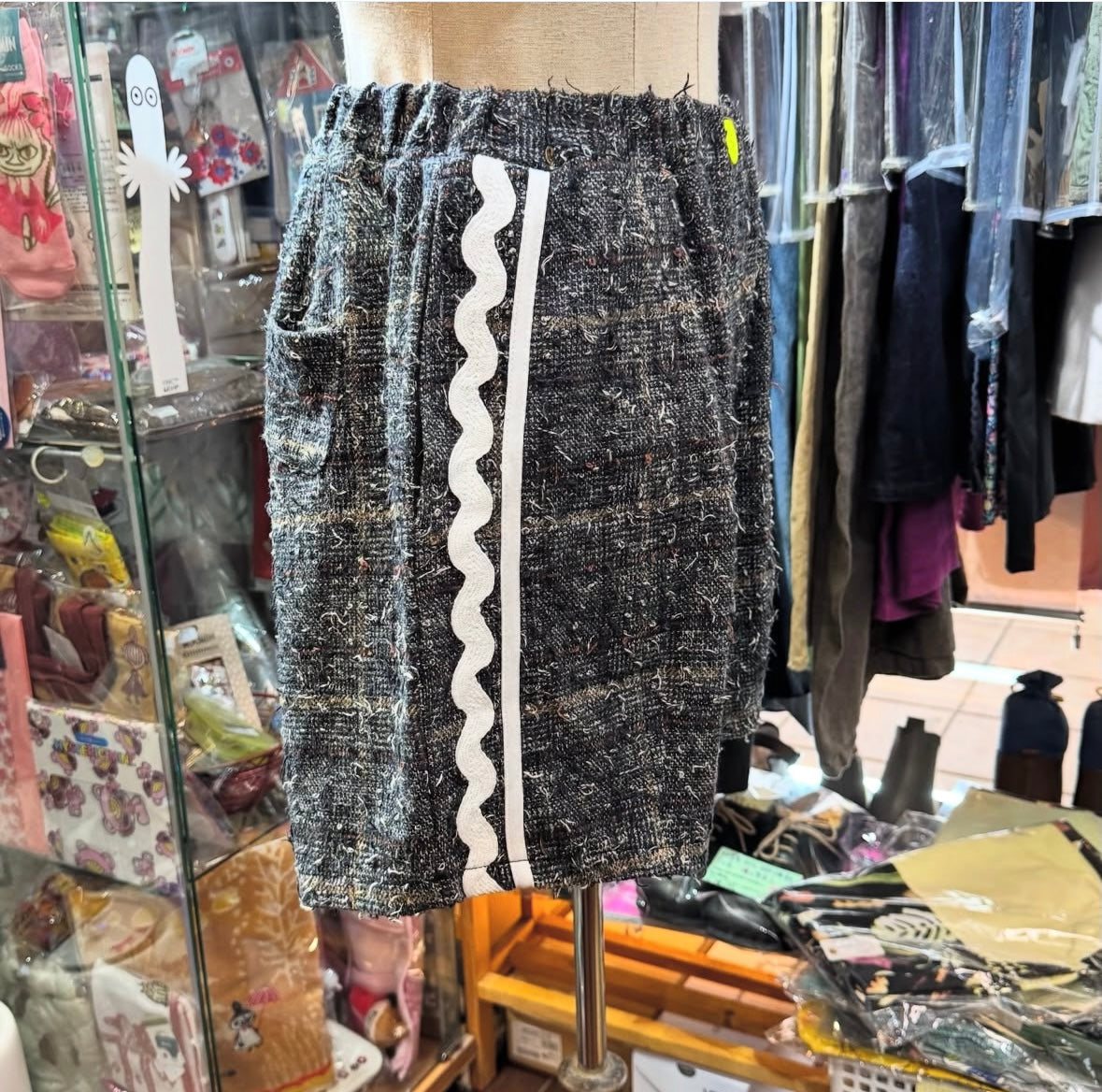 EXTRA30- Frankygrow Tweed Checked Brown Short Pants, made in Japan, size  F2