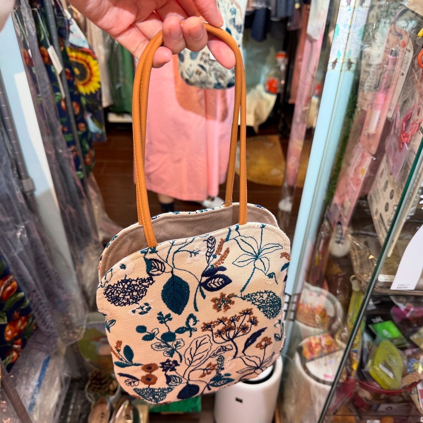 Muuc Embroidery Floral Small Handbag, 2 Colors, made in Japan
