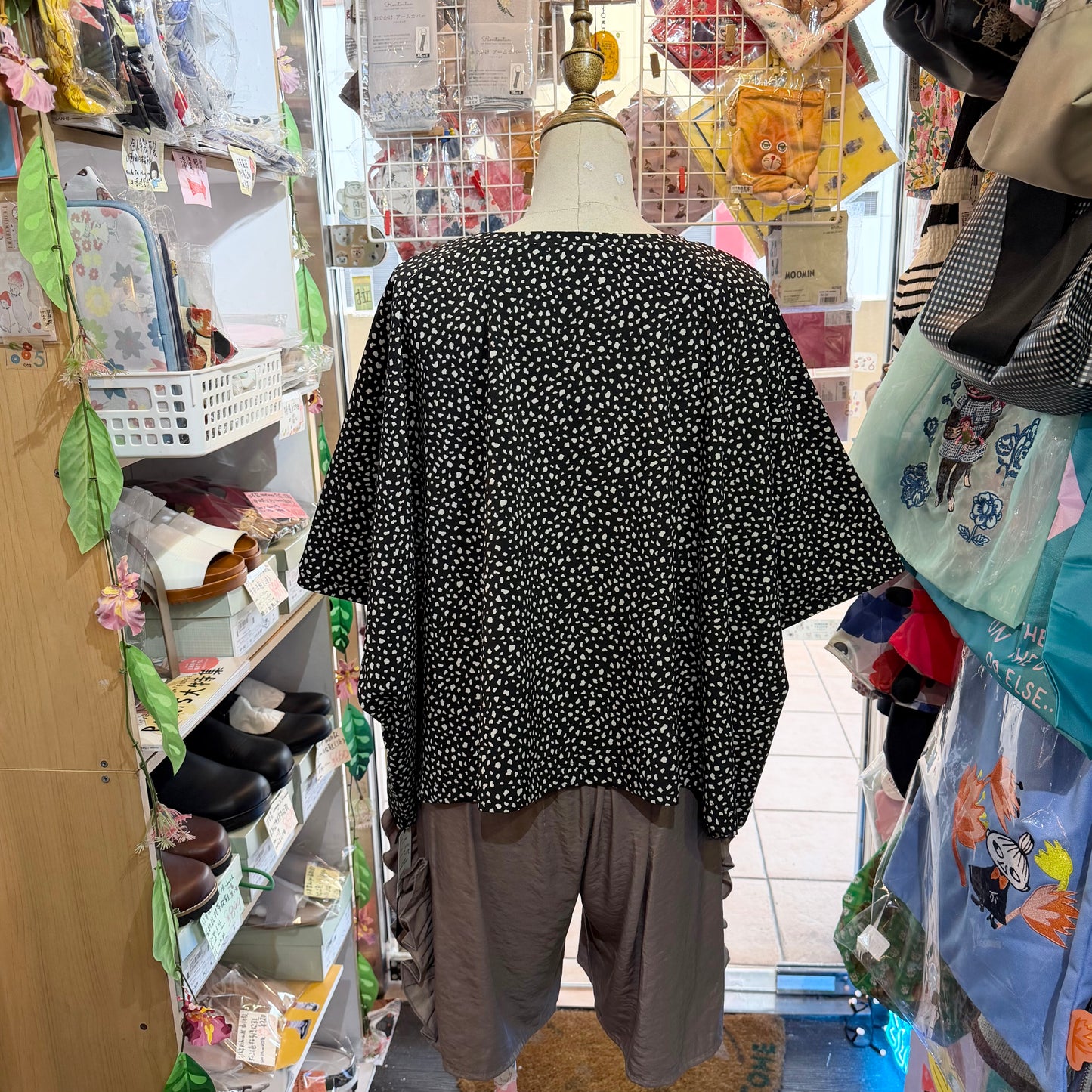 Mizuiro Ind Print Black Pullover Blouse, made in Japan