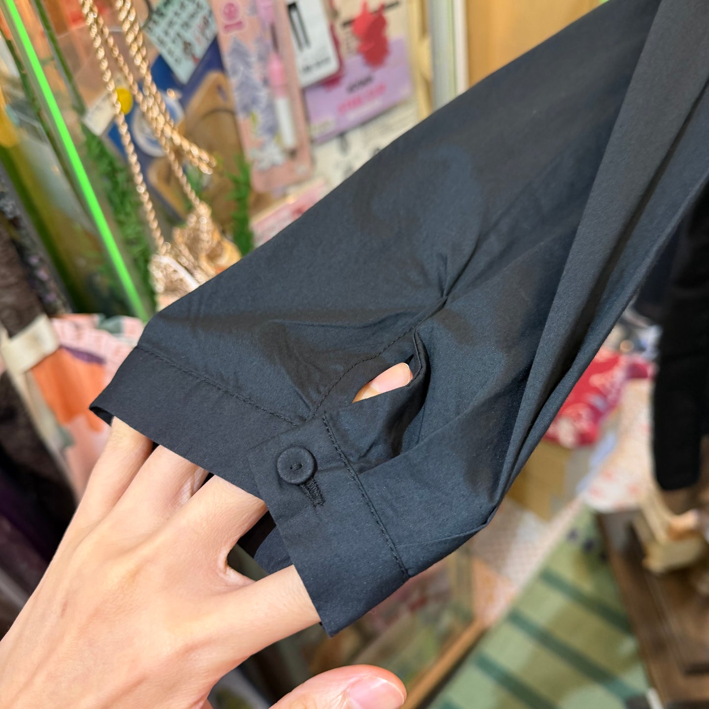 Blue Willow Circle Embroidery Black Shirt